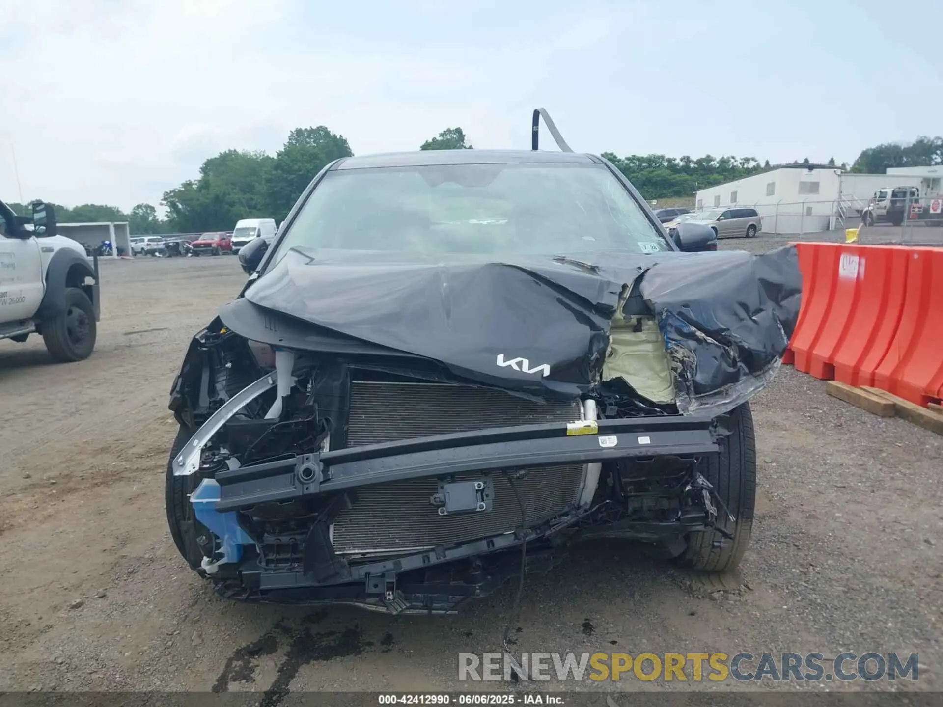 11 Photograph of a damaged car KNDNC5H38R6317558 KIA CARNIVAL MPV 2024