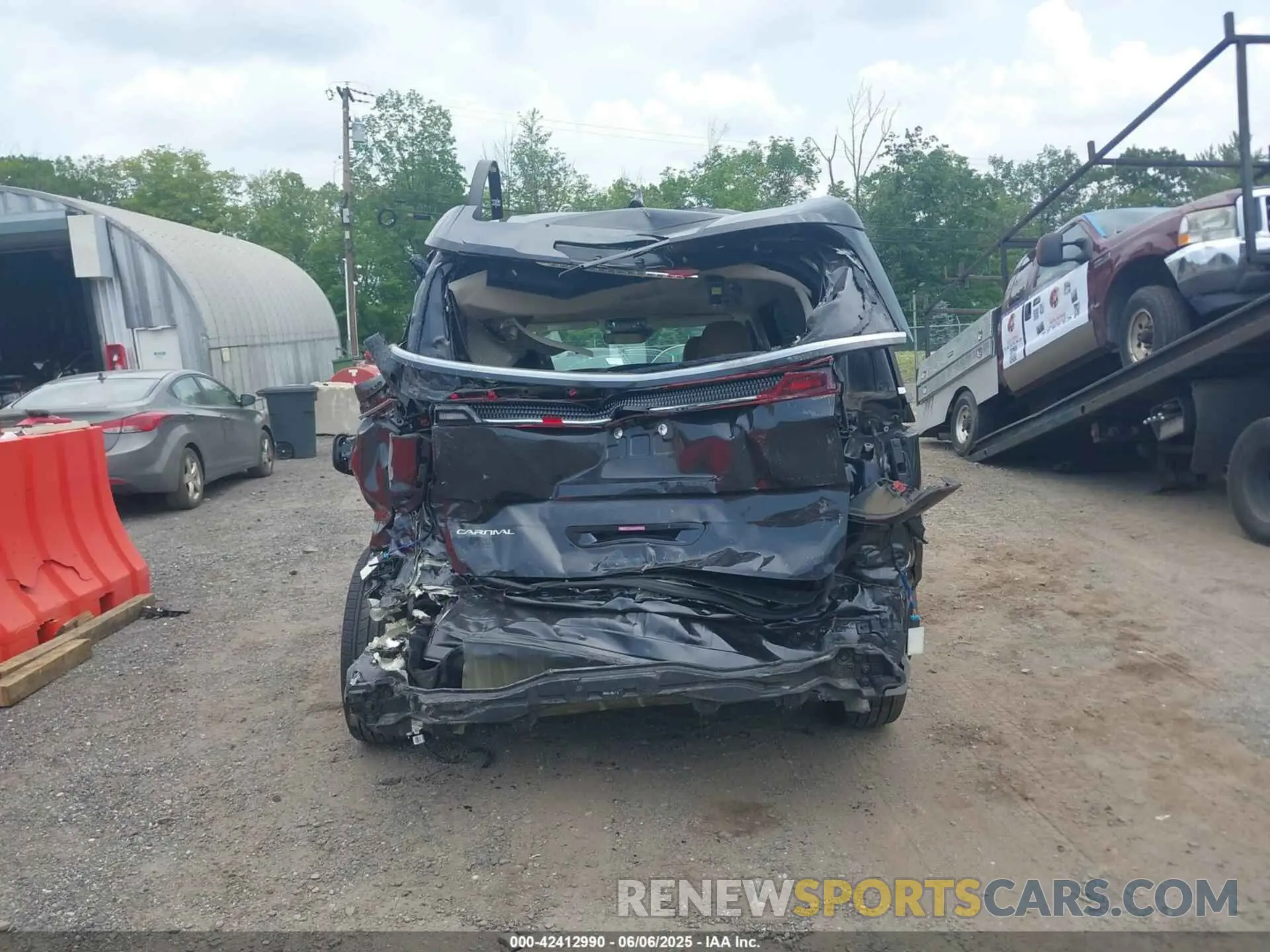 15 Photograph of a damaged car KNDNC5H38R6317558 KIA CARNIVAL MPV 2024