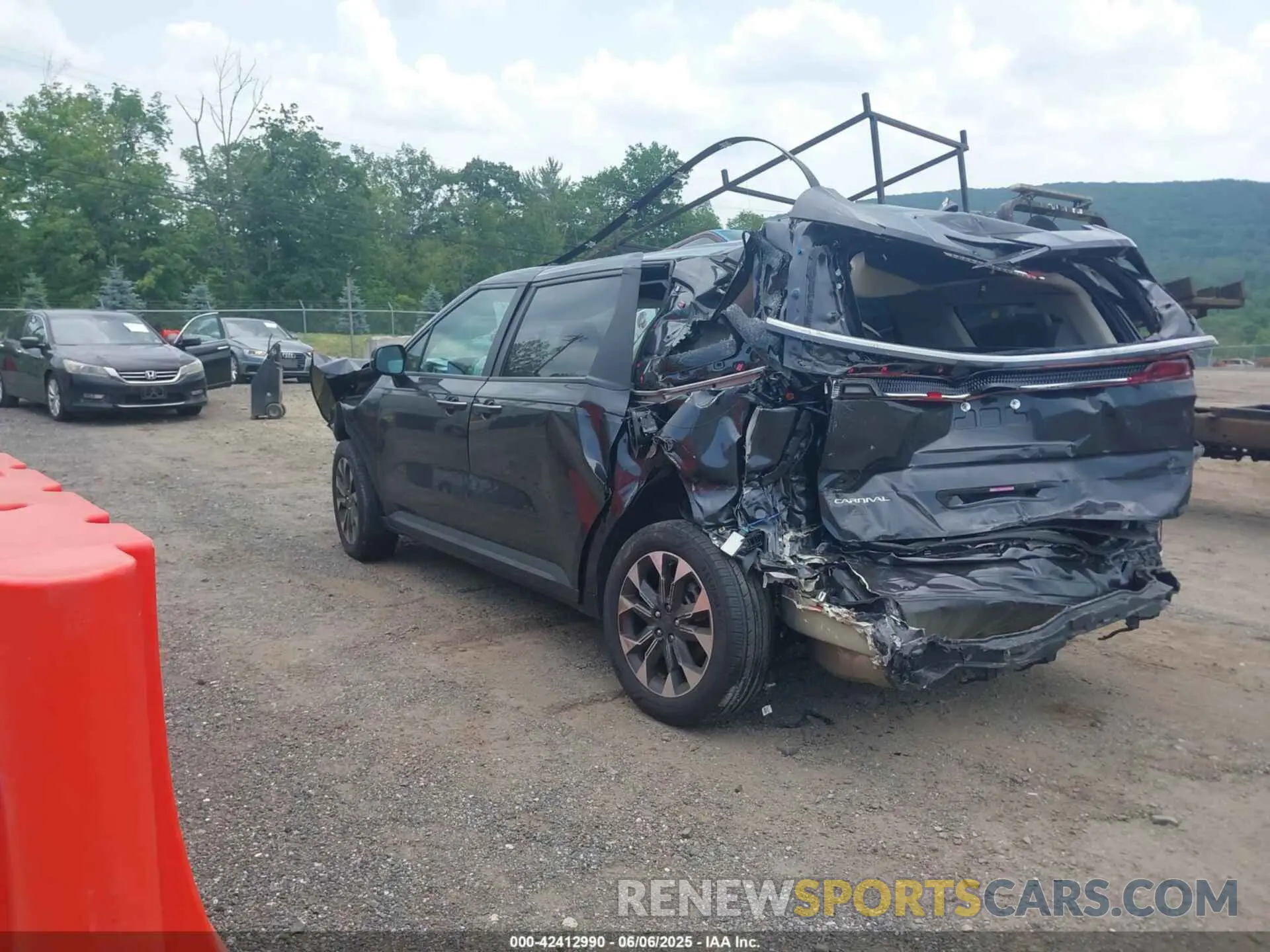 3 Photograph of a damaged car KNDNC5H38R6317558 KIA CARNIVAL MPV 2024