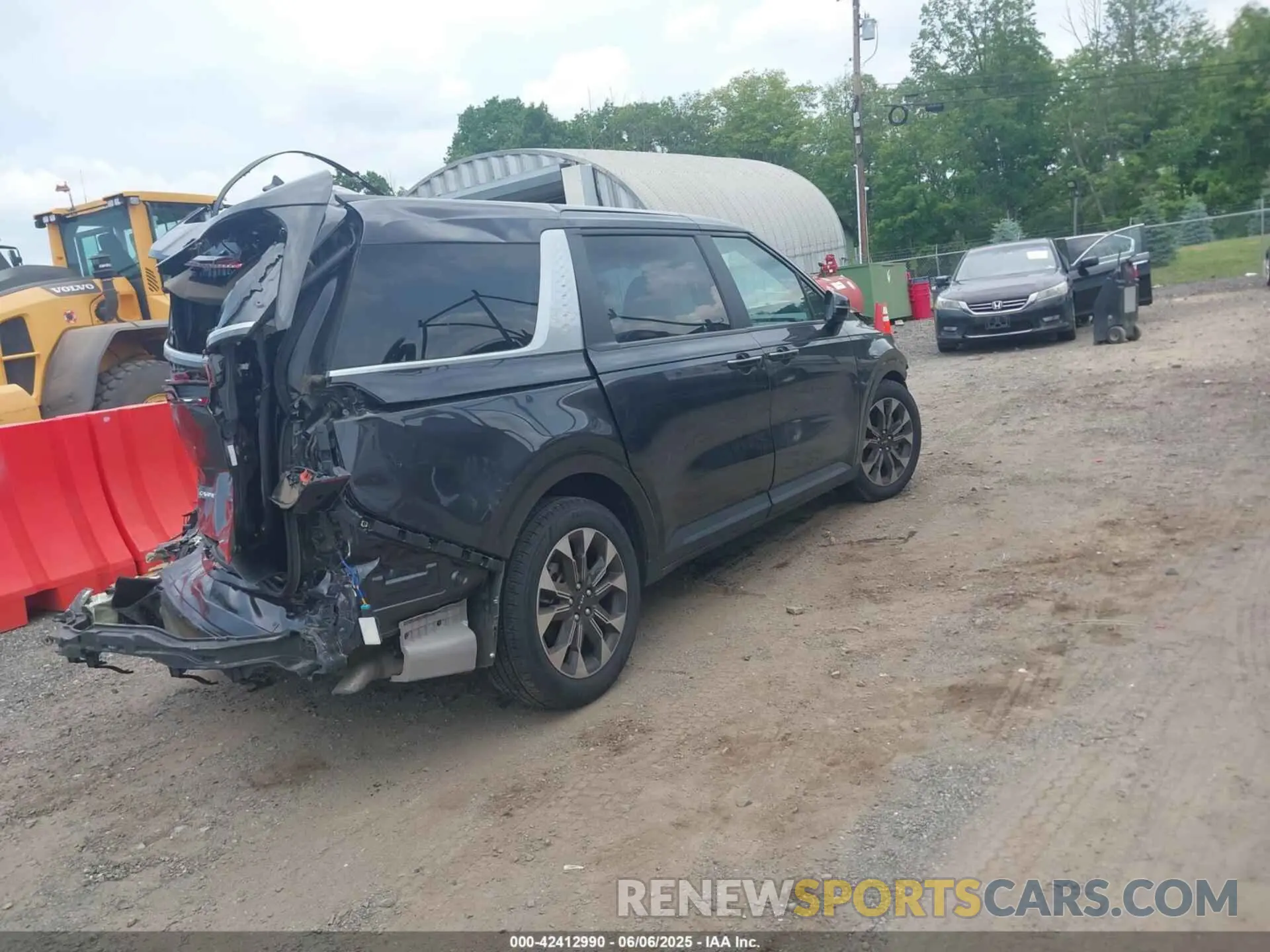 4 Photograph of a damaged car KNDNC5H38R6317558 KIA CARNIVAL MPV 2024