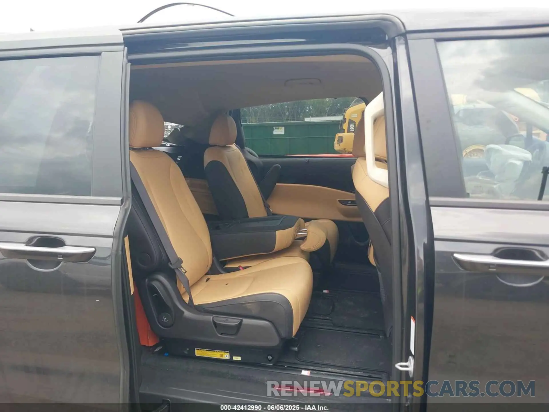 8 Photograph of a damaged car KNDNC5H38R6317558 KIA CARNIVAL MPV 2024