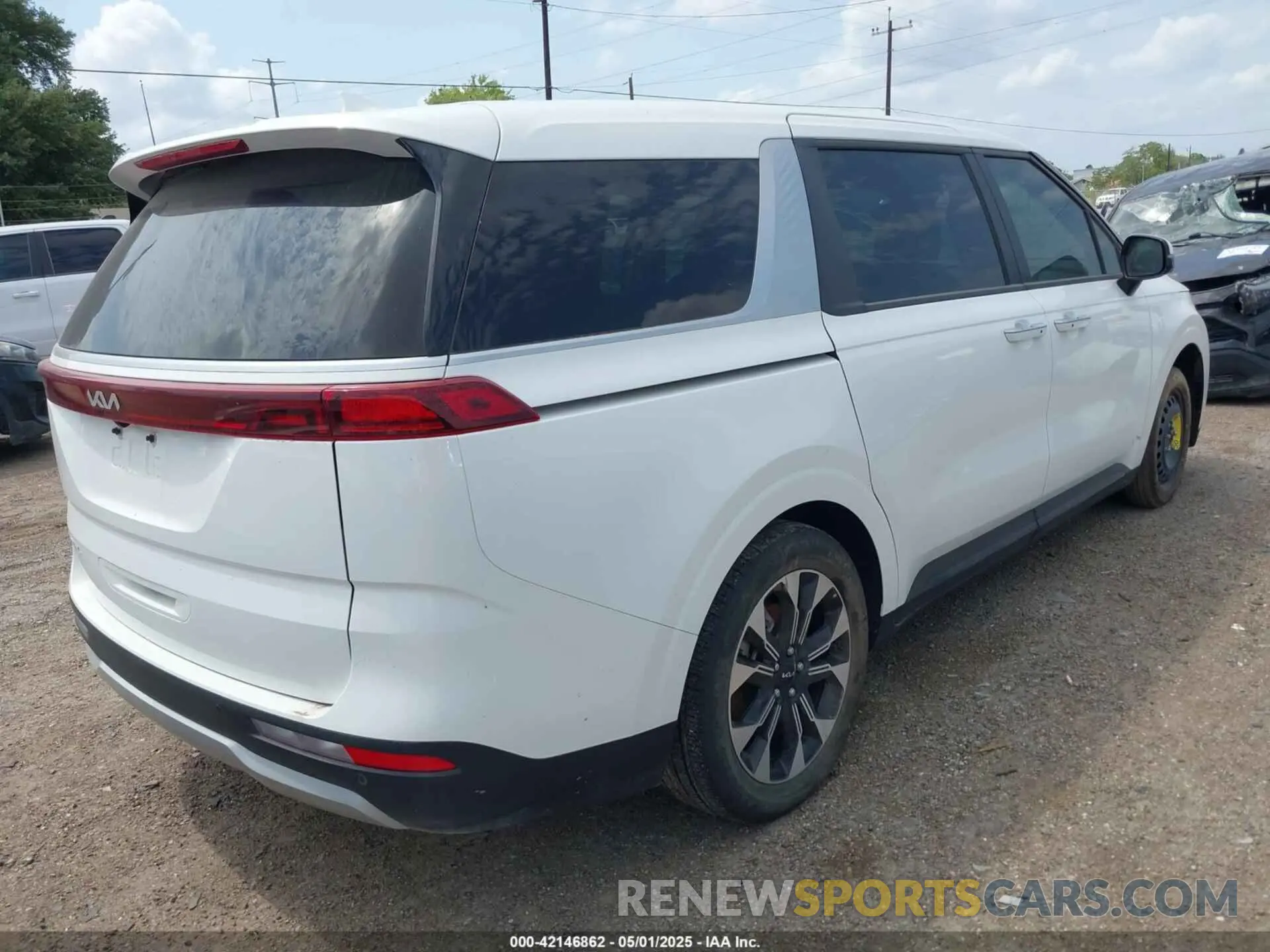 4 Photograph of a damaged car KNDNC5H38R6450739 KIA CARNIVAL MPV 2024