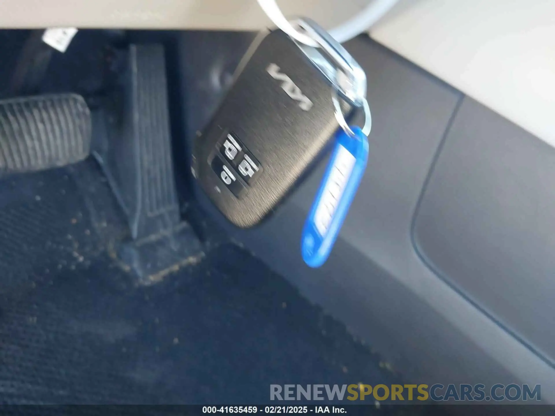 11 Photograph of a damaged car KNDNC5H39R6358605 KIA CARNIVAL MPV 2024