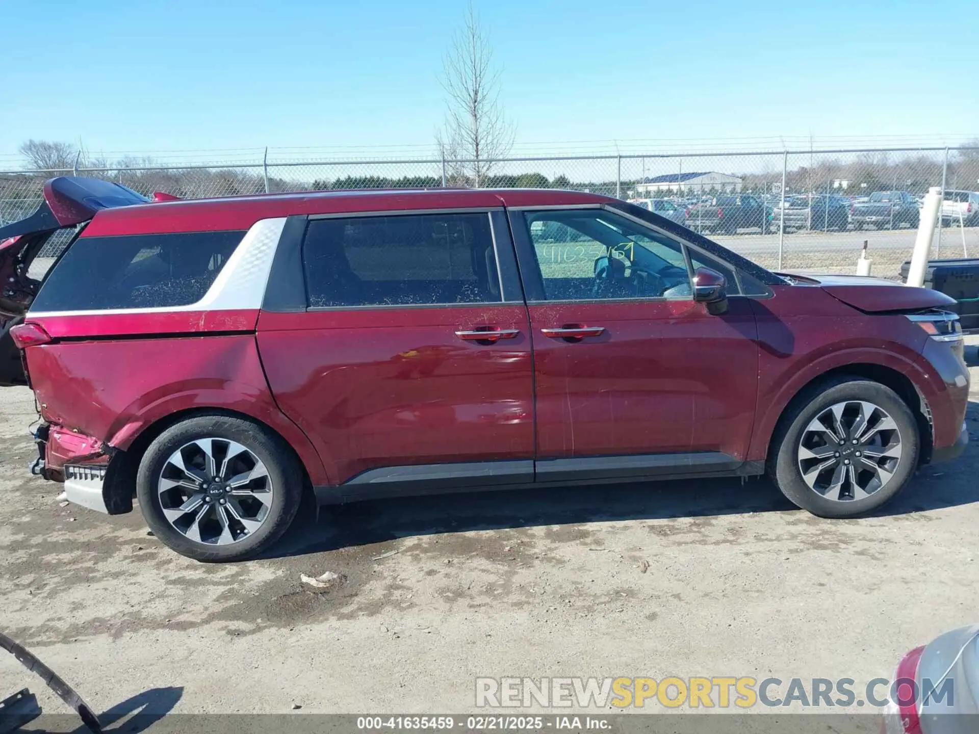 13 Photograph of a damaged car KNDNC5H39R6358605 KIA CARNIVAL MPV 2024