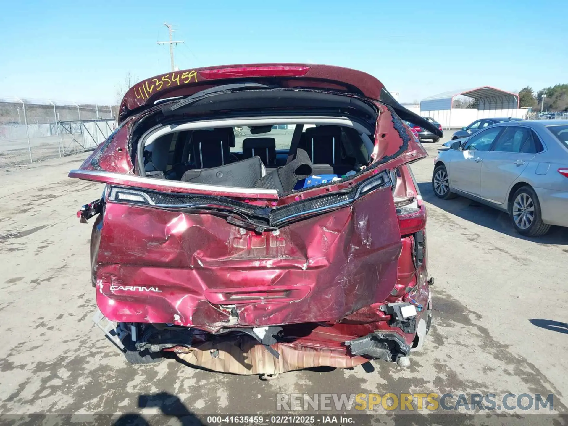 16 Photograph of a damaged car KNDNC5H39R6358605 KIA CARNIVAL MPV 2024