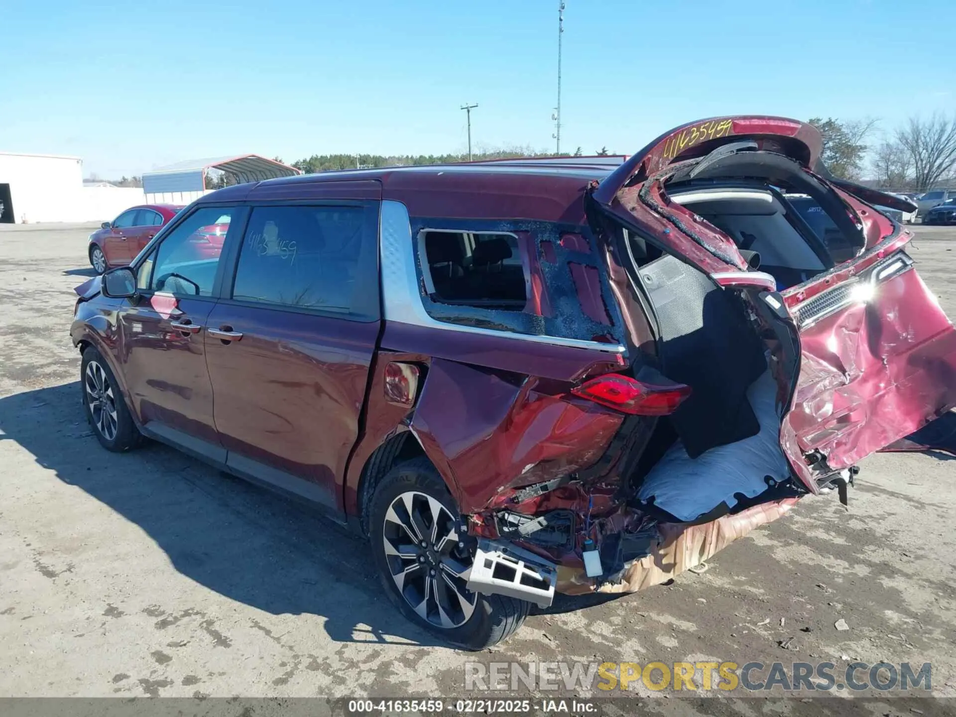 3 Photograph of a damaged car KNDNC5H39R6358605 KIA CARNIVAL MPV 2024