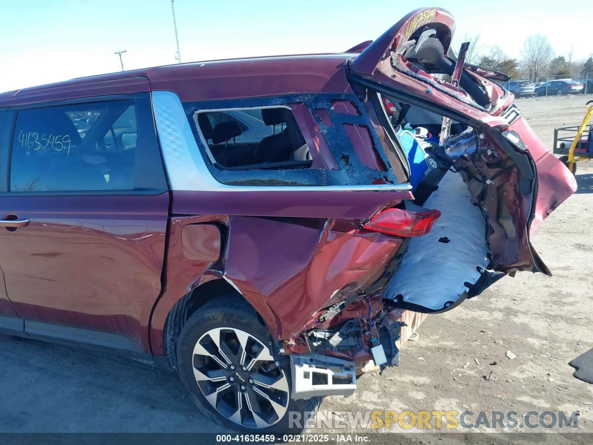 6 Photograph of a damaged car KNDNC5H39R6358605 KIA CARNIVAL MPV 2024