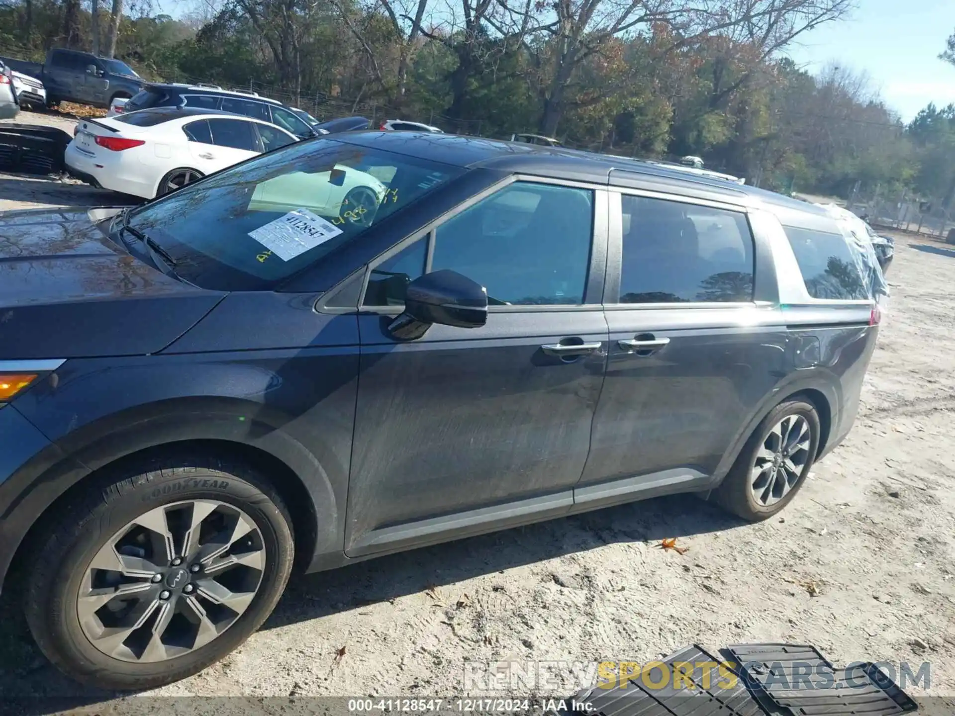 14 Photograph of a damaged car KNDNC5H3XR6373498 KIA CARNIVAL MPV 2024