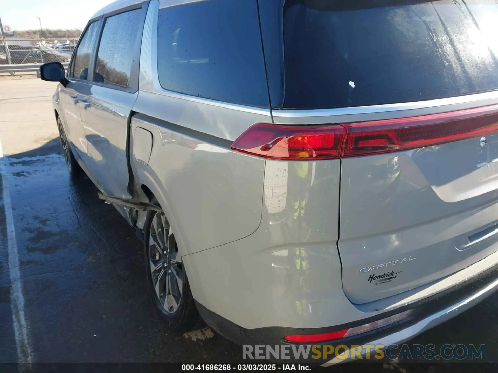17 Photograph of a damaged car KNDNC5H3XR6431660 KIA CARNIVAL MPV 2024