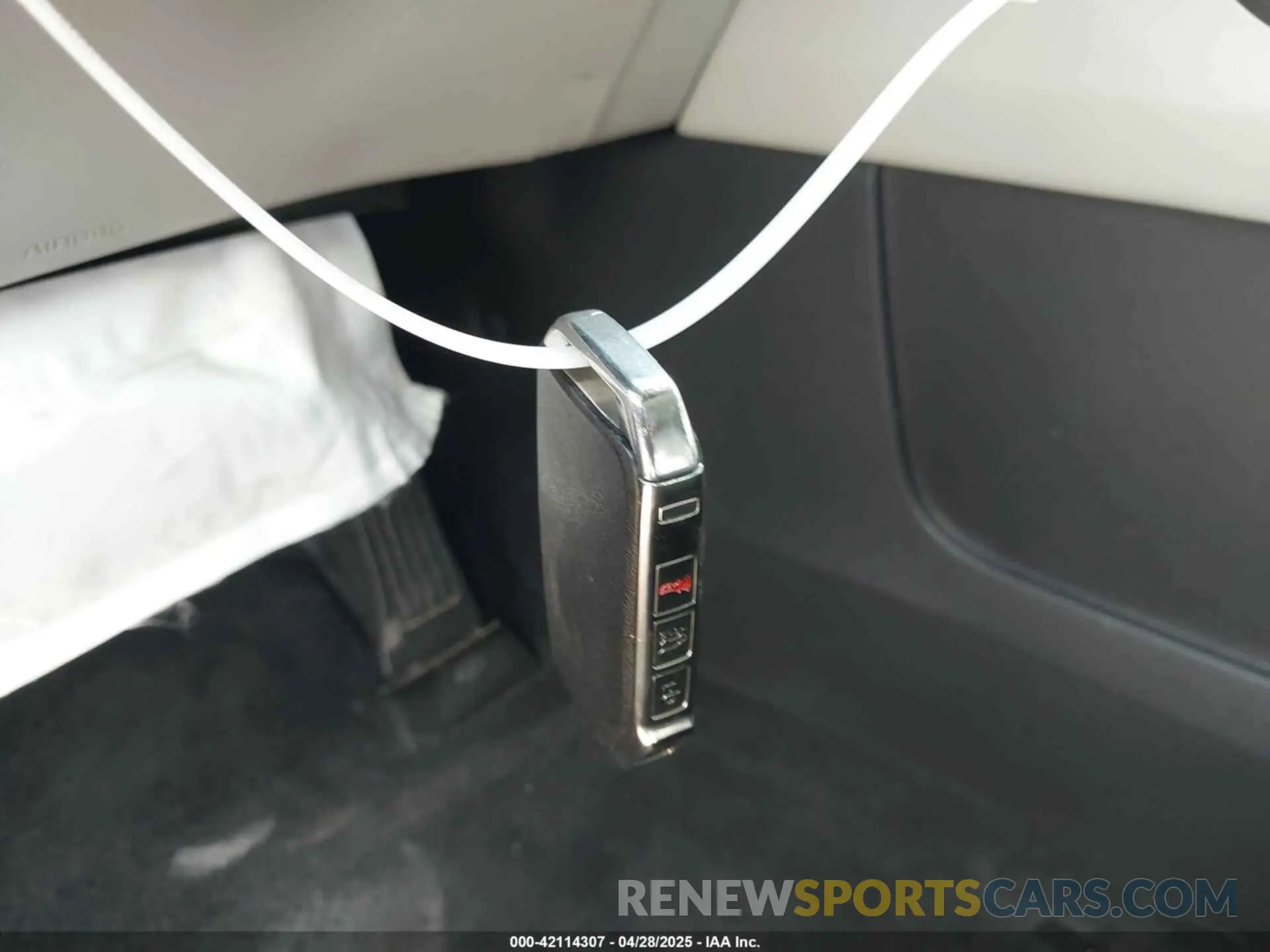 11 Photograph of a damaged car KNDNE5H33R6375166 KIA CARNIVAL MPV 2024