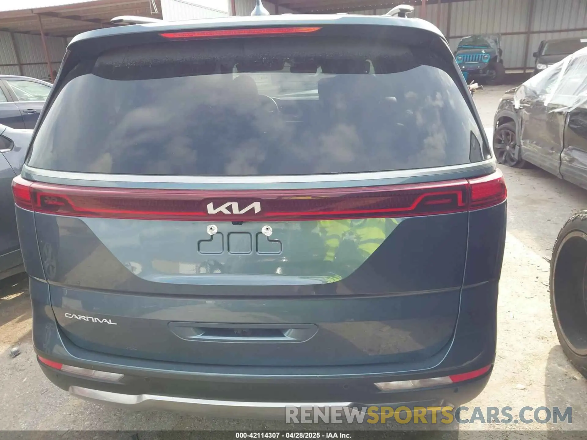 16 Photograph of a damaged car KNDNE5H33R6375166 KIA CARNIVAL MPV 2024