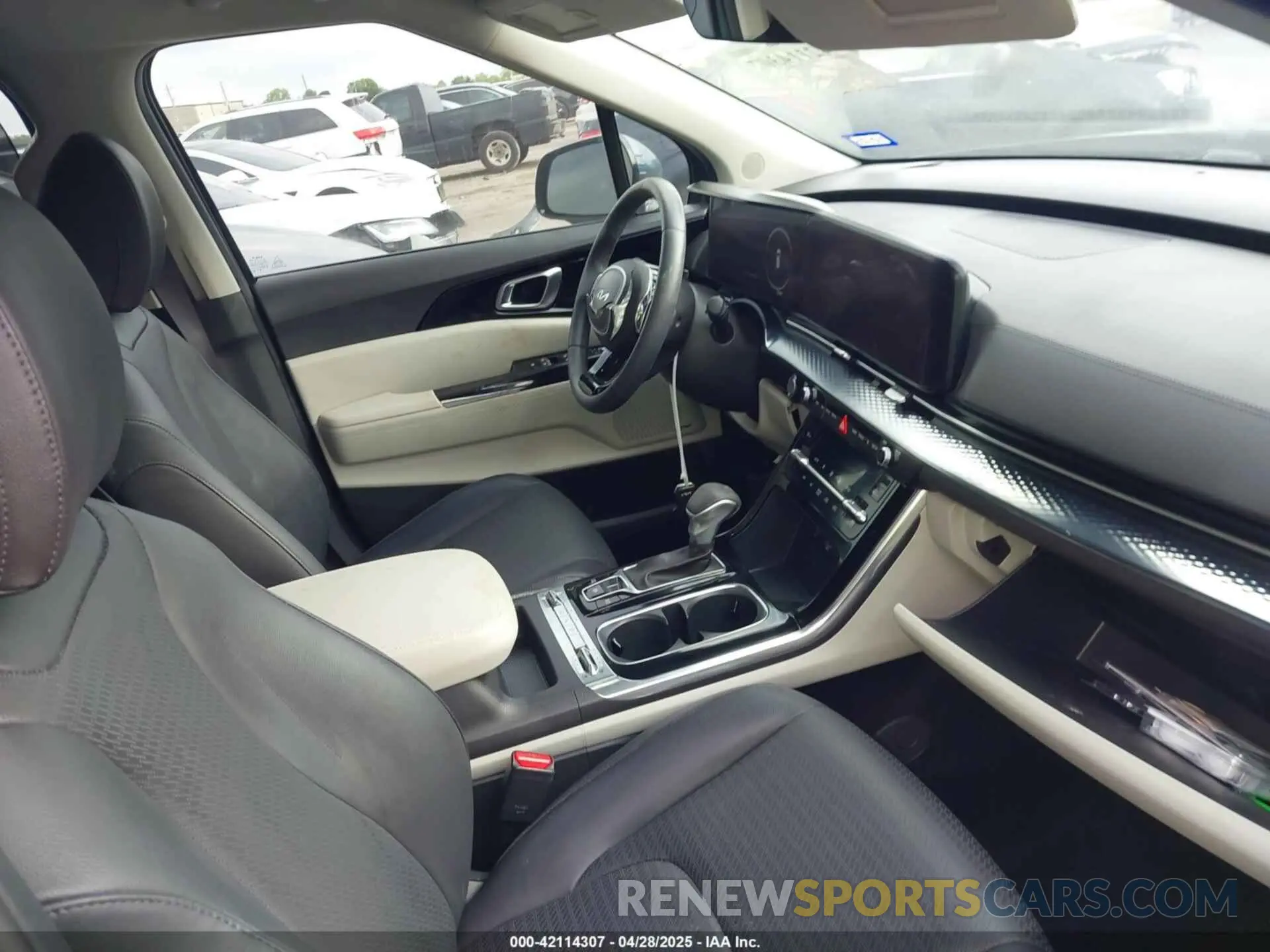 5 Photograph of a damaged car KNDNE5H33R6375166 KIA CARNIVAL MPV 2024