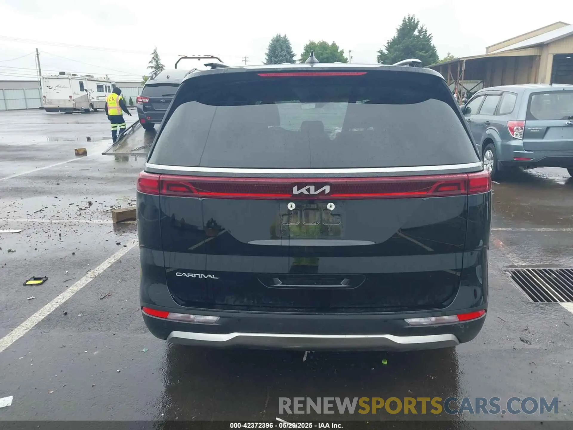 15 Photograph of a damaged car KNDNE5H33R6424382 KIA CARNIVAL MPV 2024