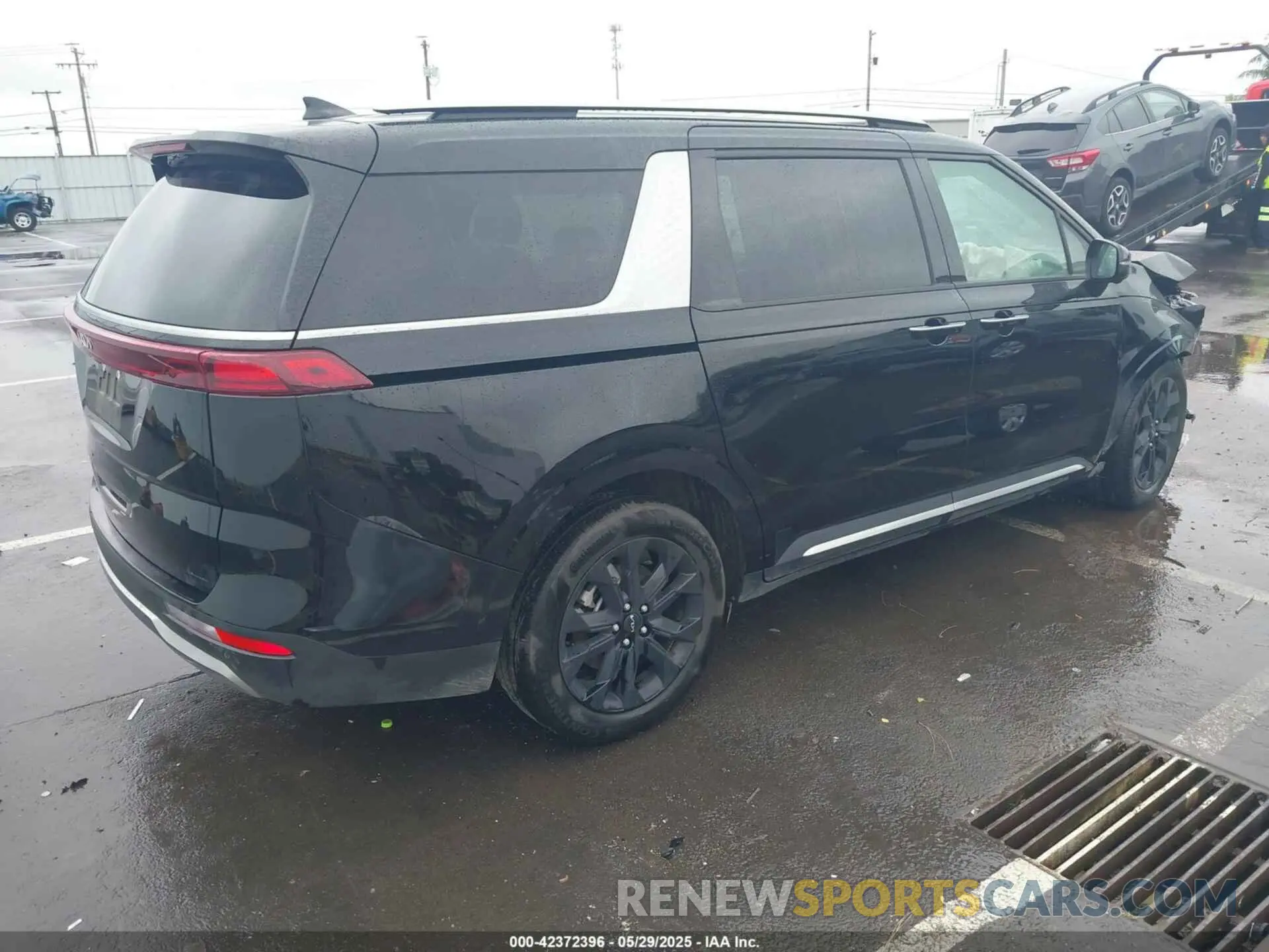 4 Photograph of a damaged car KNDNE5H33R6424382 KIA CARNIVAL MPV 2024