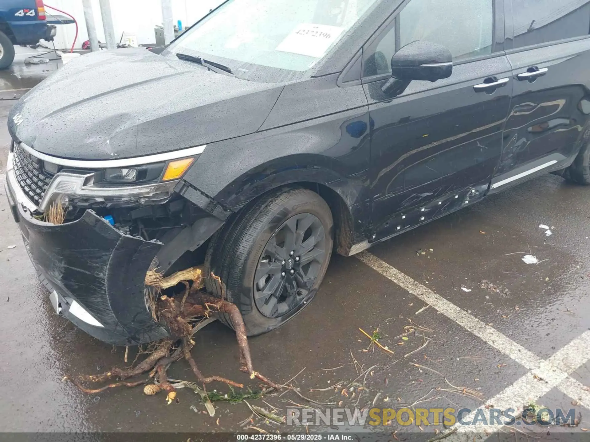 6 Photograph of a damaged car KNDNE5H33R6424382 KIA CARNIVAL MPV 2024