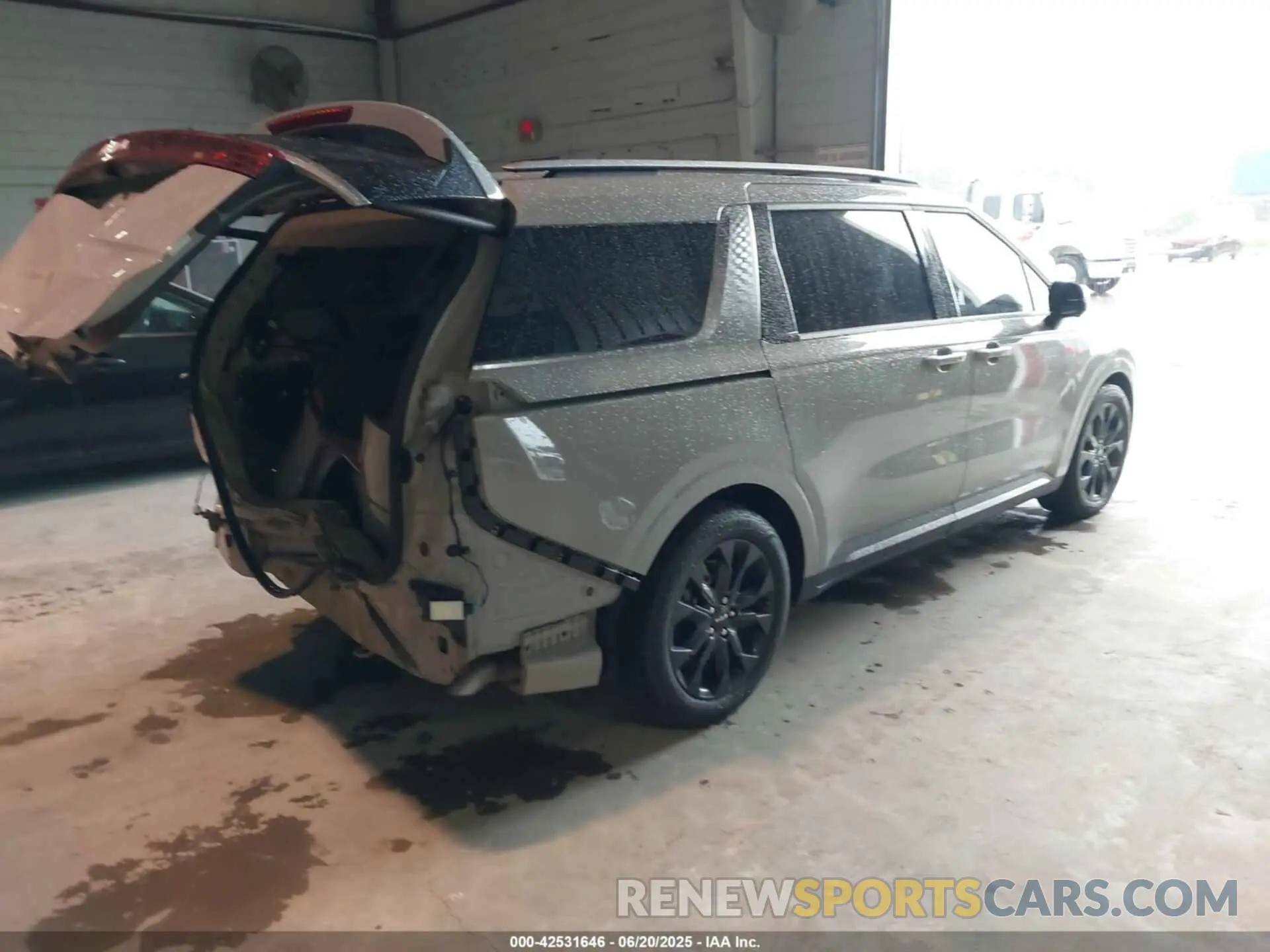 4 Photograph of a damaged car KNDNE5H34R6360188 KIA CARNIVAL MPV 2024