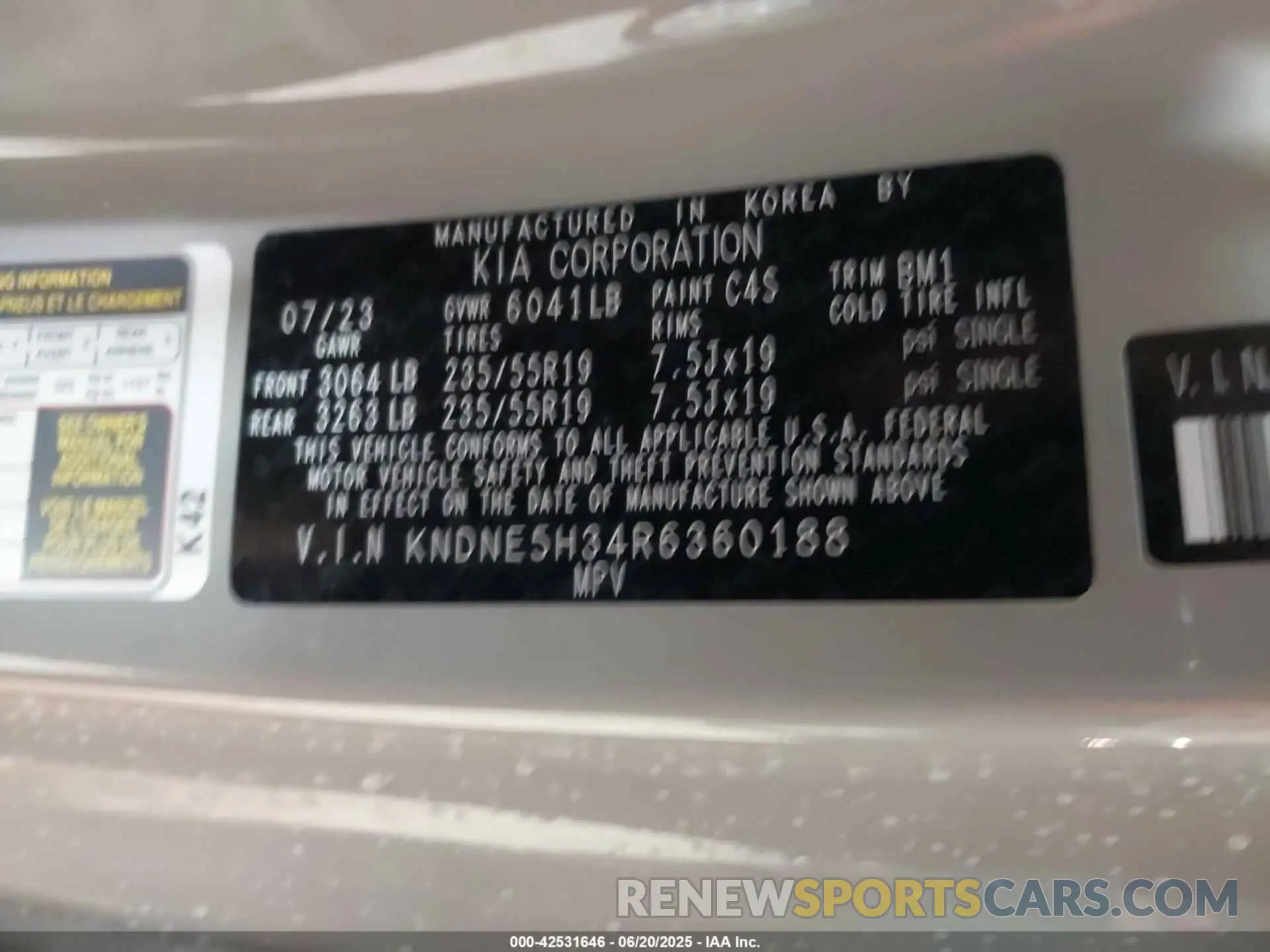 9 Photograph of a damaged car KNDNE5H34R6360188 KIA CARNIVAL MPV 2024