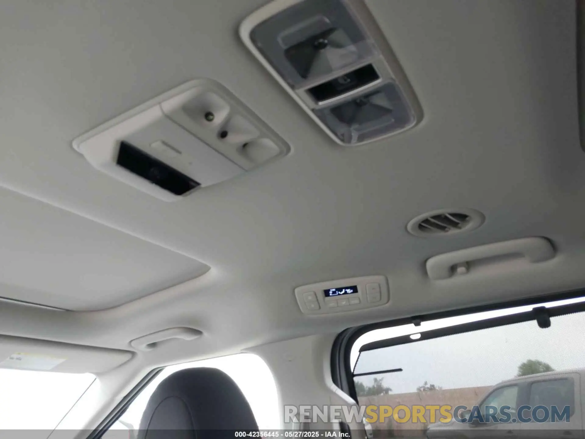 19 Photograph of a damaged car KNDNE5H34R6385298 KIA CARNIVAL MPV 2024