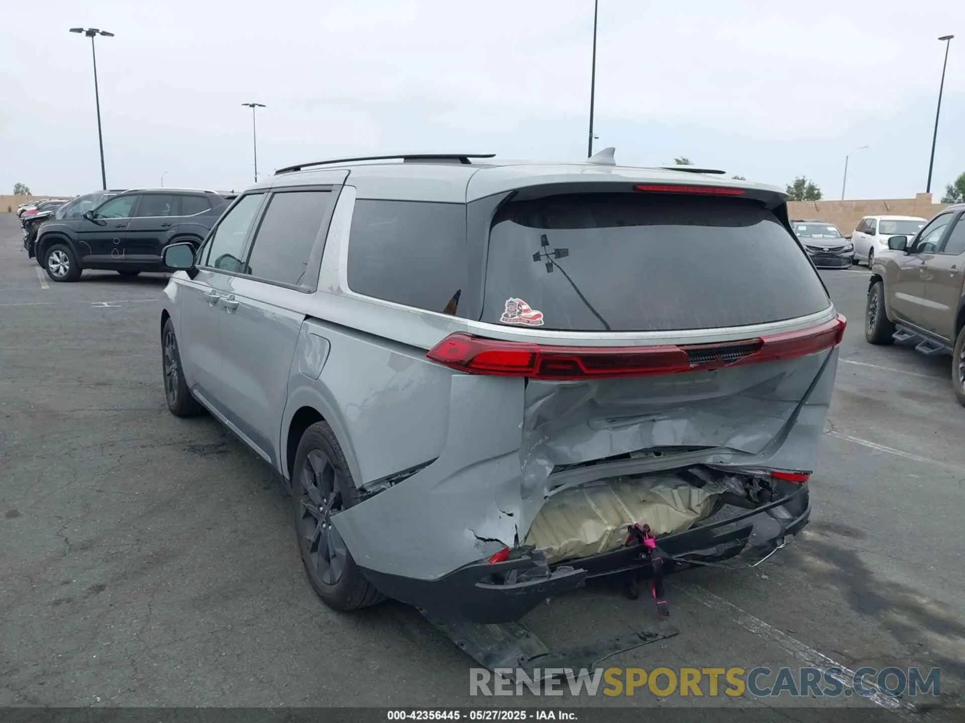 3 Photograph of a damaged car KNDNE5H34R6385298 KIA CARNIVAL MPV 2024