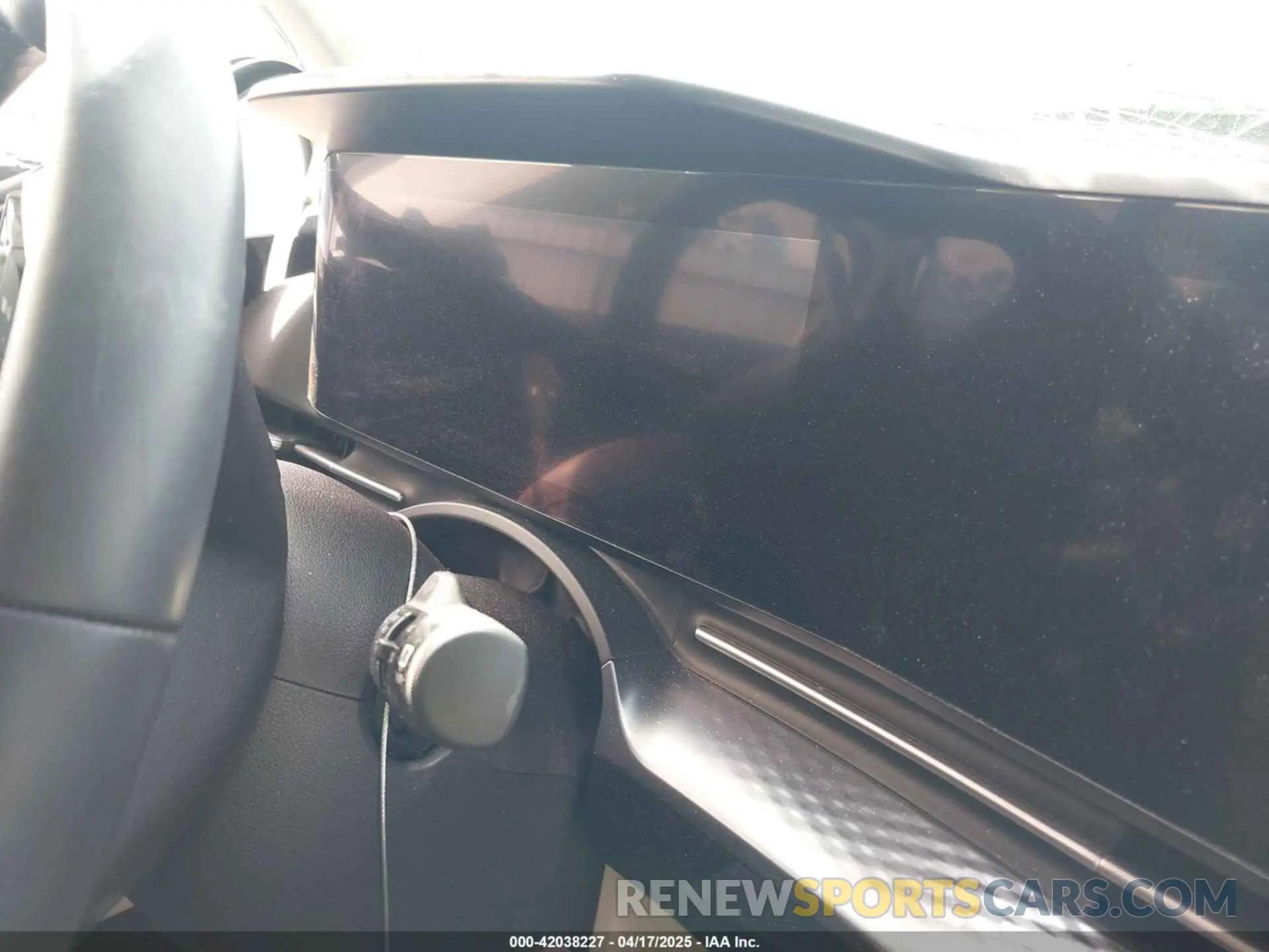 16 Photograph of a damaged car KNDNE5H37R6403146 KIA CARNIVAL MPV 2024