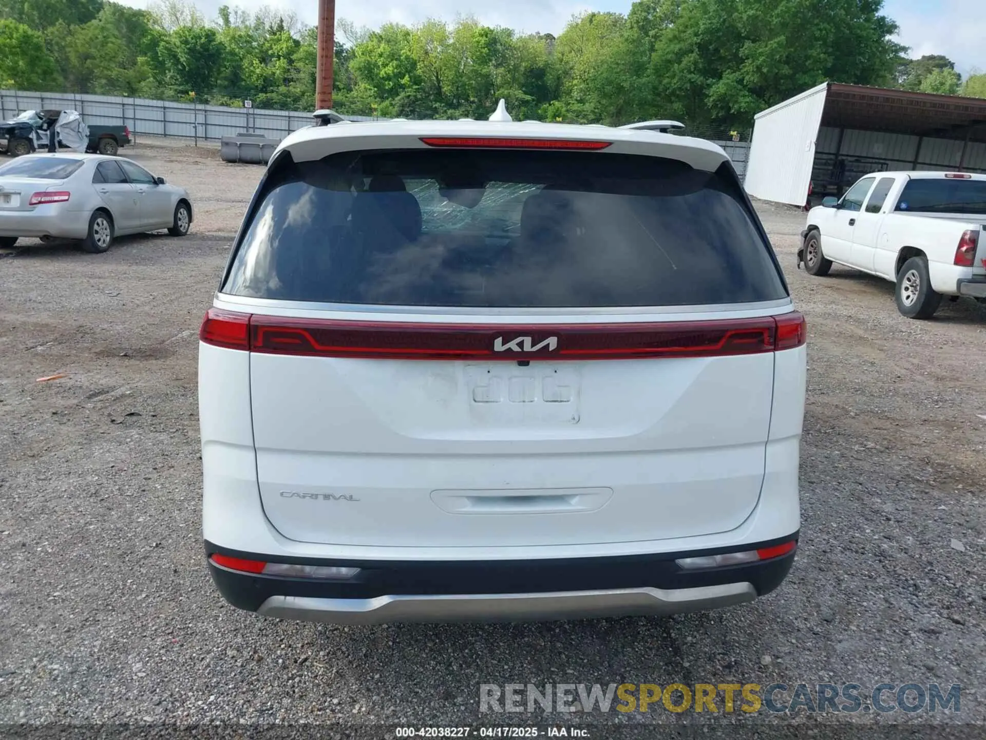 17 Photograph of a damaged car KNDNE5H37R6403146 KIA CARNIVAL MPV 2024