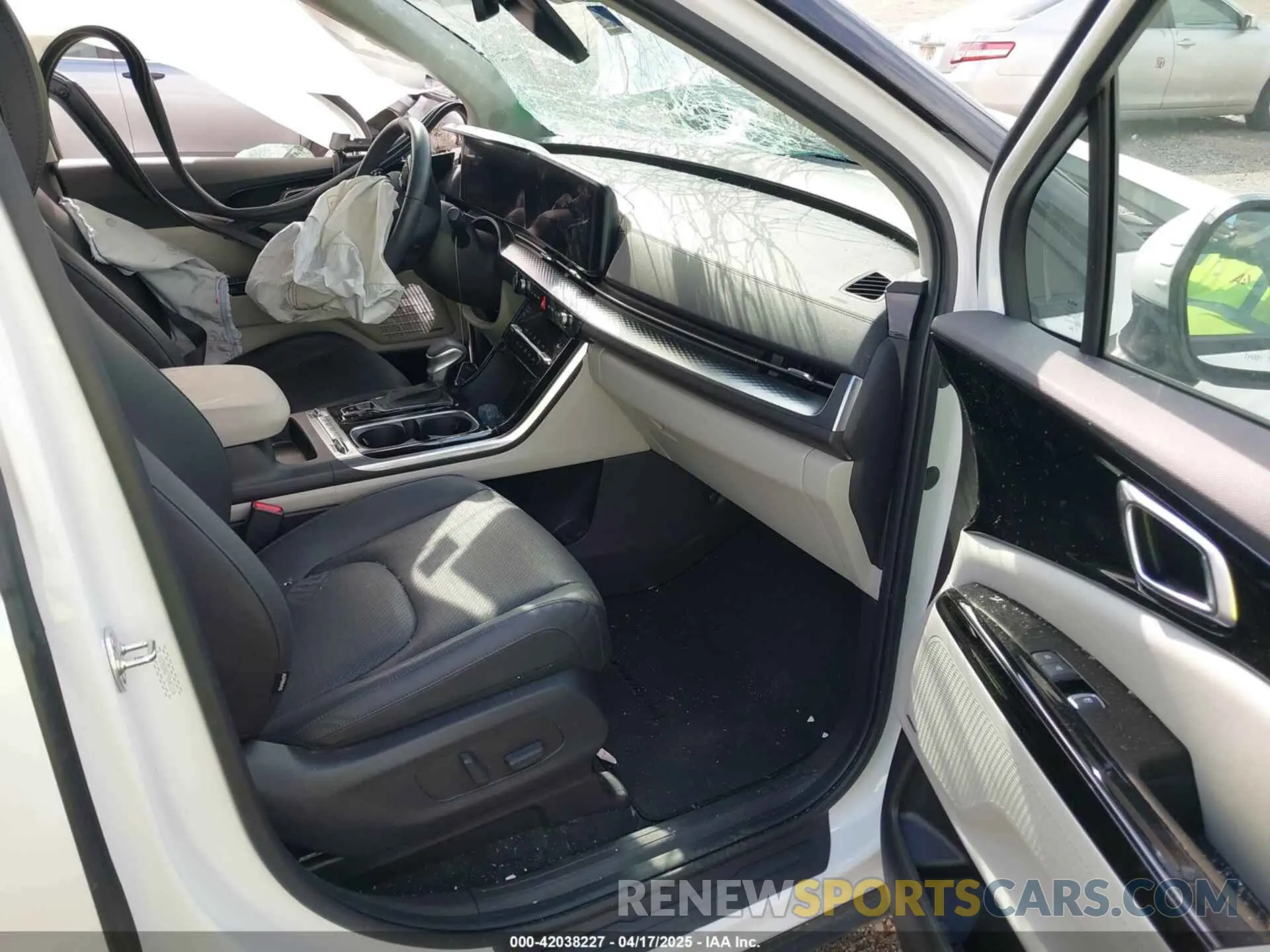 5 Photograph of a damaged car KNDNE5H37R6403146 KIA CARNIVAL MPV 2024