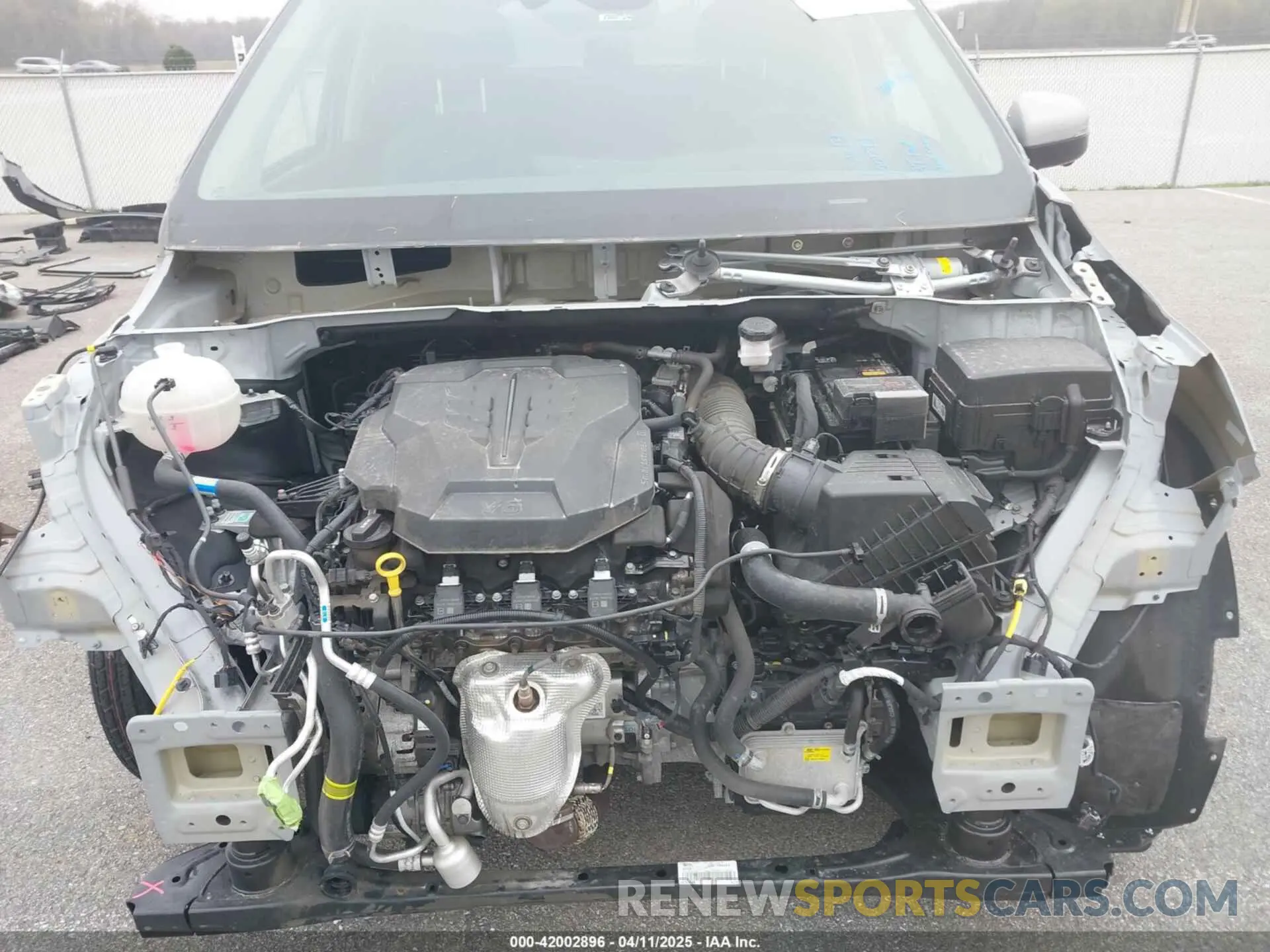 10 Photograph of a damaged car KNDNE5H38R6304237 KIA CARNIVAL MPV 2024