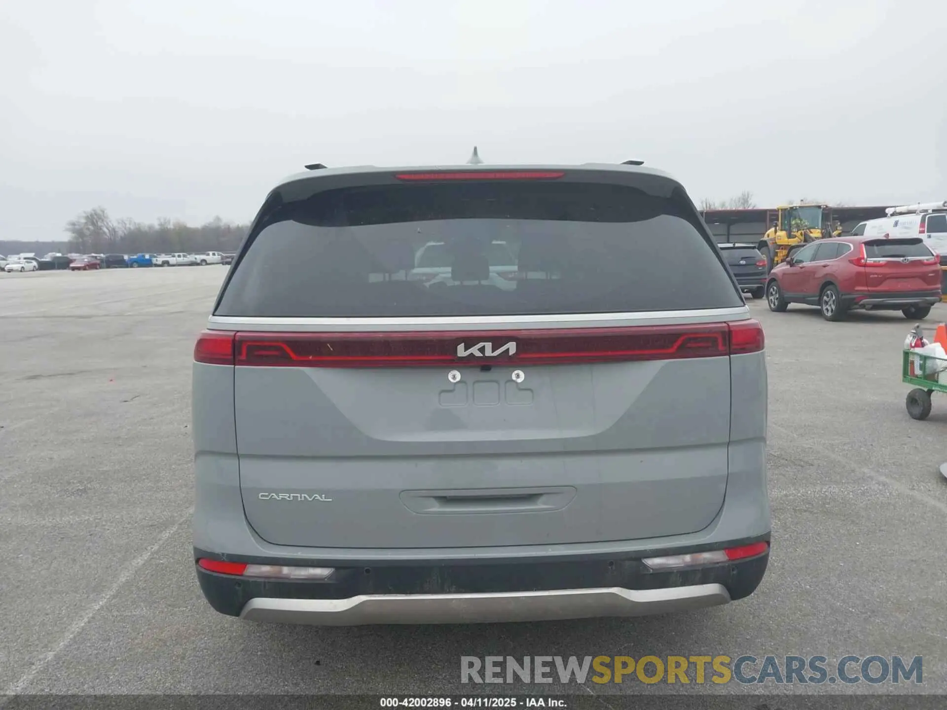 17 Photograph of a damaged car KNDNE5H38R6304237 KIA CARNIVAL MPV 2024