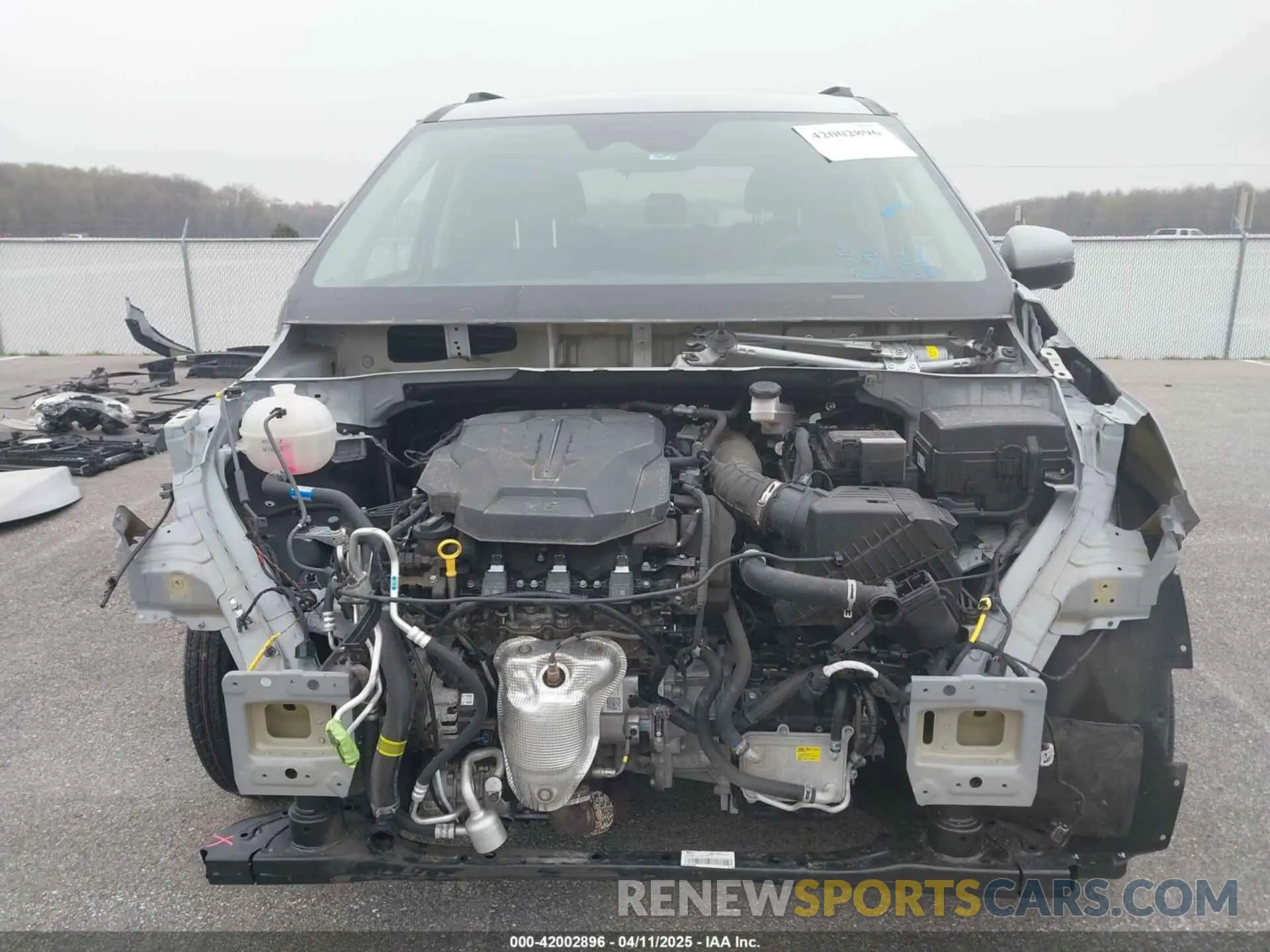 6 Photograph of a damaged car KNDNE5H38R6304237 KIA CARNIVAL MPV 2024