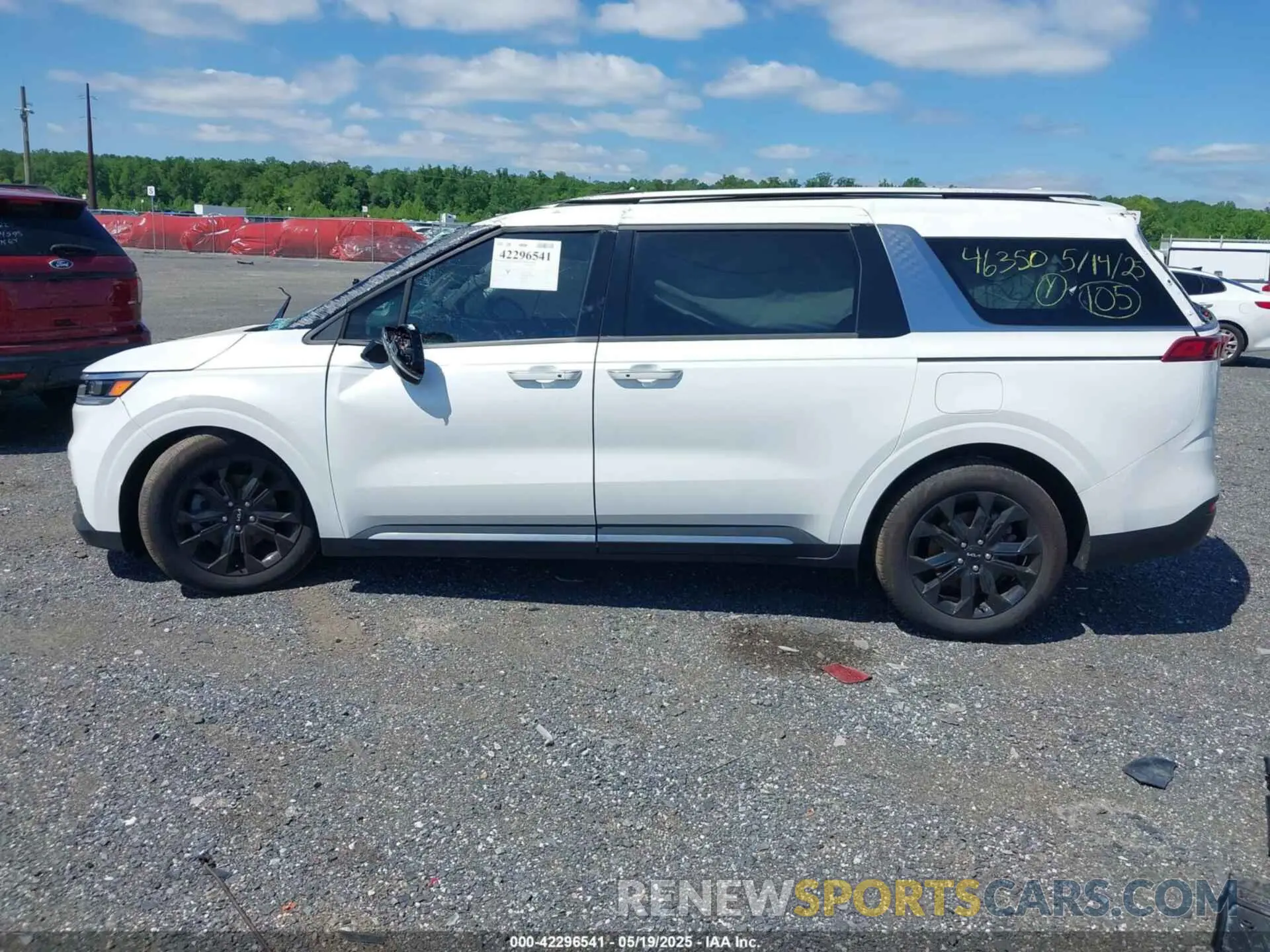 14 Photograph of a damaged car KNDNE5H39R6364270 KIA CARNIVAL MPV 2024