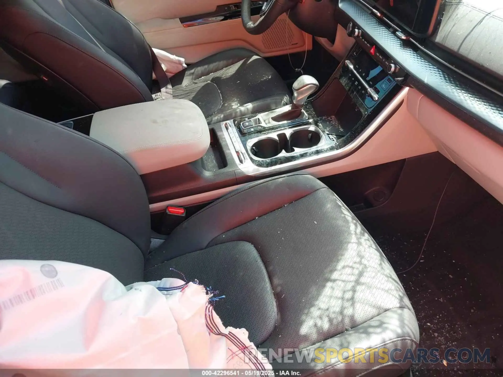 5 Photograph of a damaged car KNDNE5H39R6364270 KIA CARNIVAL MPV 2024