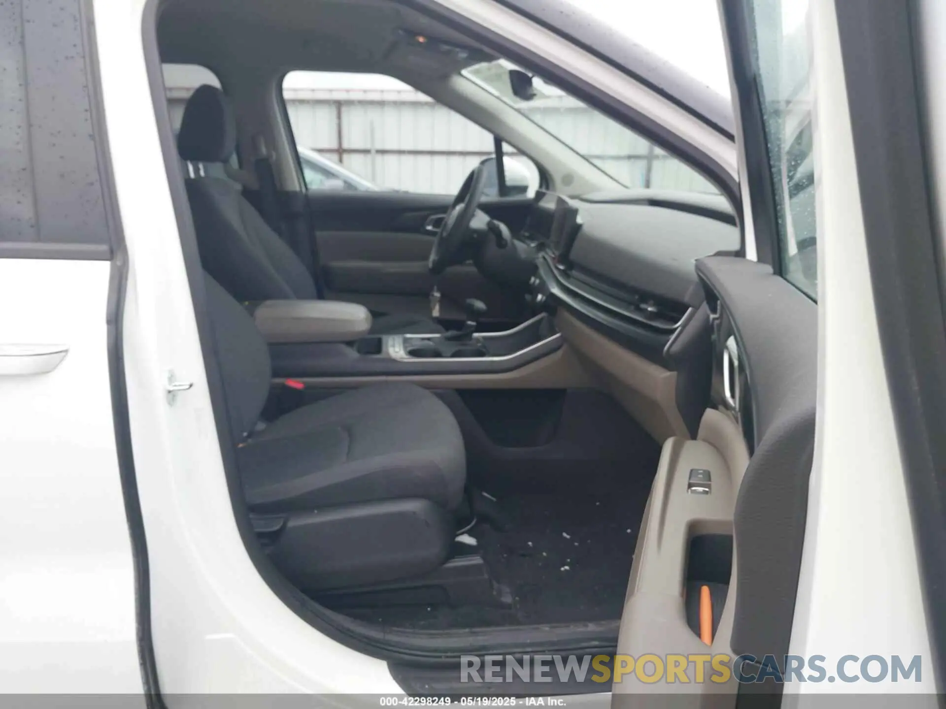 5 Photograph of a damaged car KNDNB5K34S6483397 KIA CARNIVAL MPV 2025