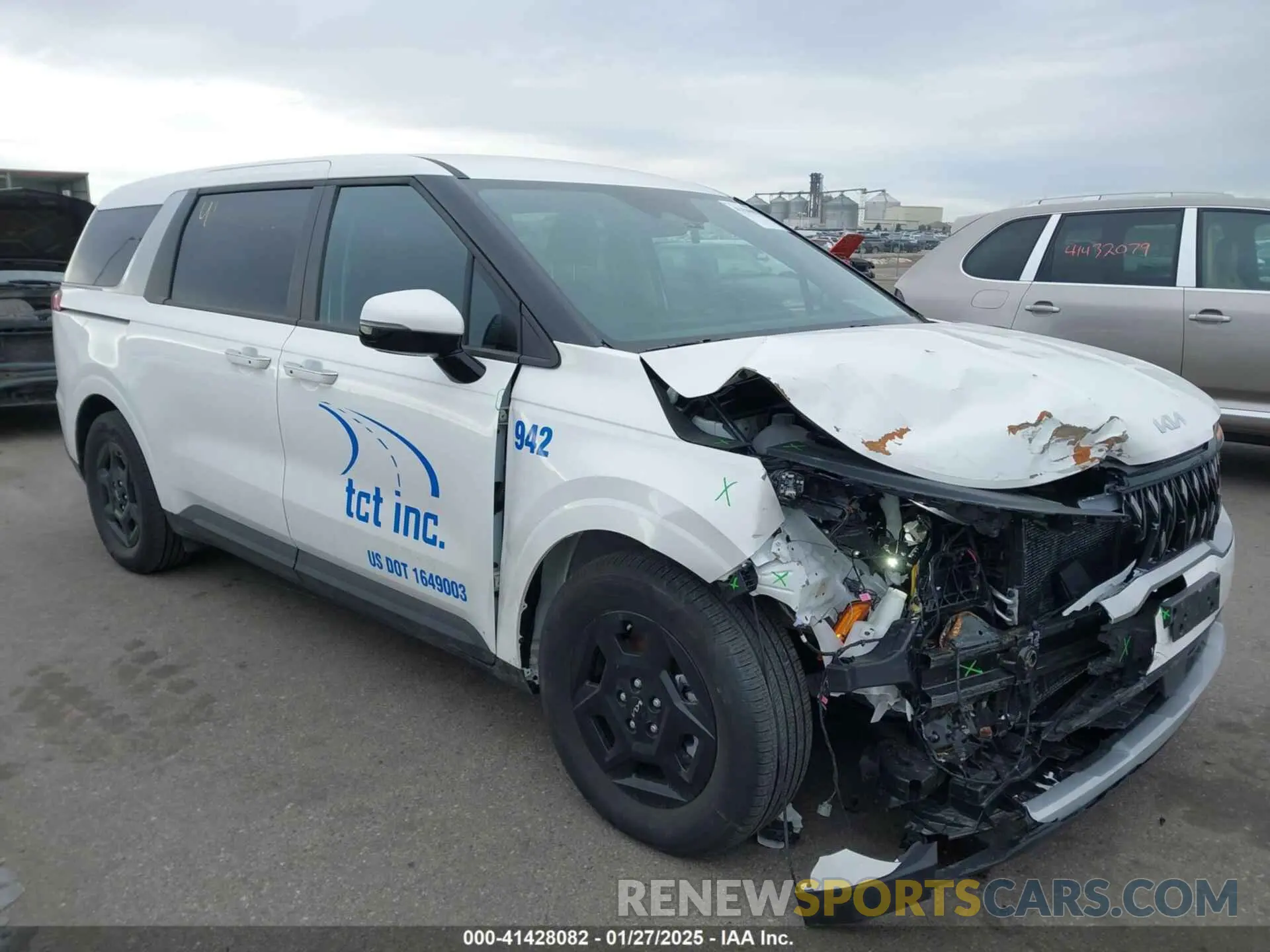 1 Photograph of a damaged car KNDNB5K36S6460462 KIA CARNIVAL MPV 2025