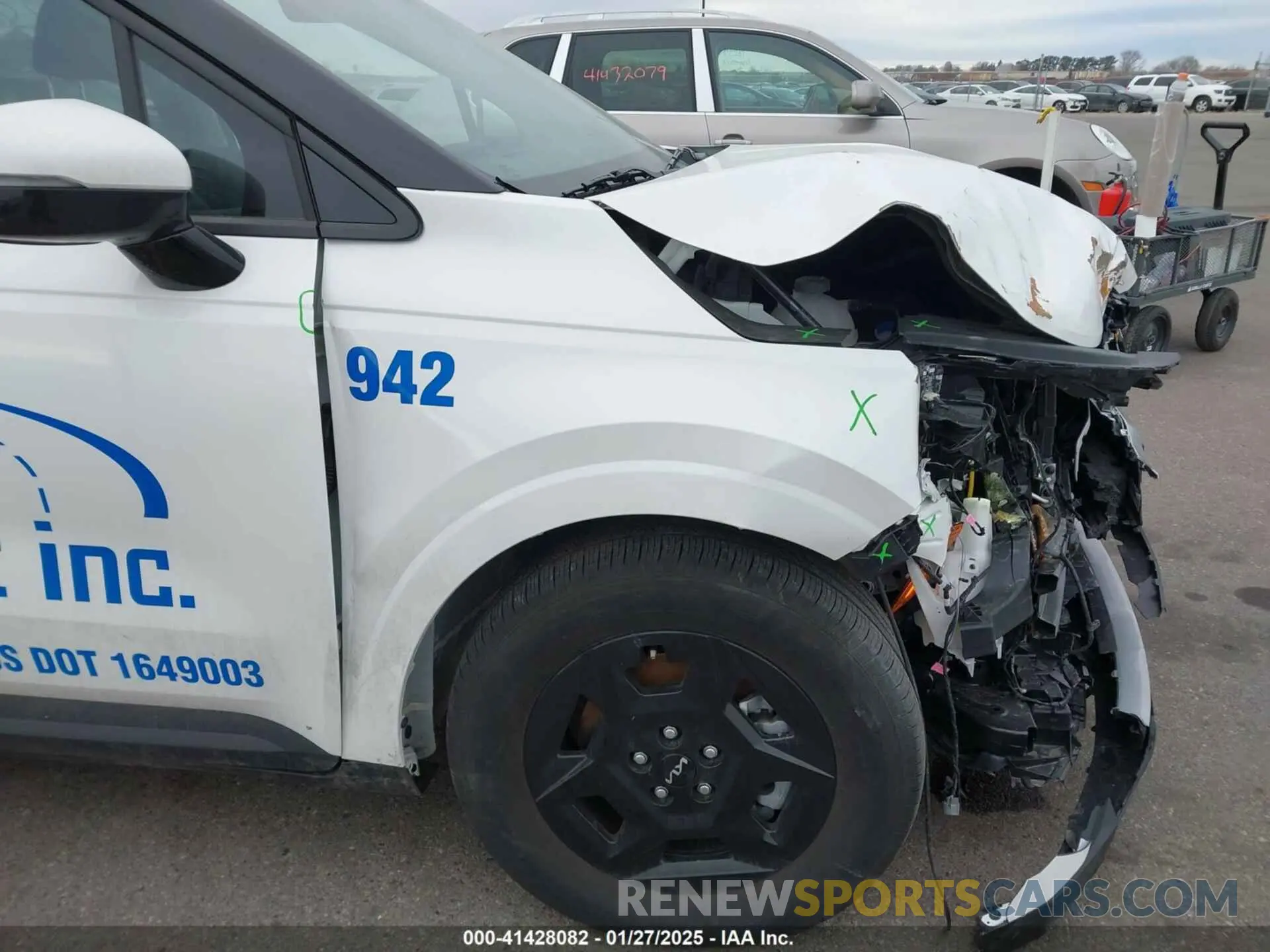 17 Photograph of a damaged car KNDNB5K36S6460462 KIA CARNIVAL MPV 2025