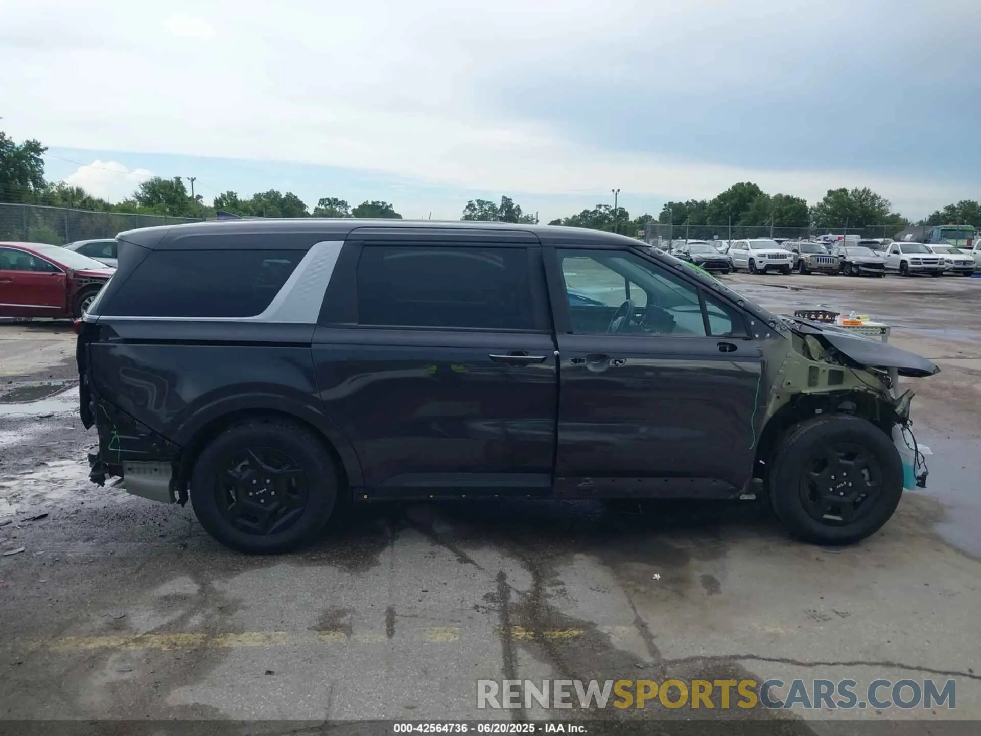 14 Photograph of a damaged car KNDNB5K37S6474094 KIA CARNIVAL MPV 2025