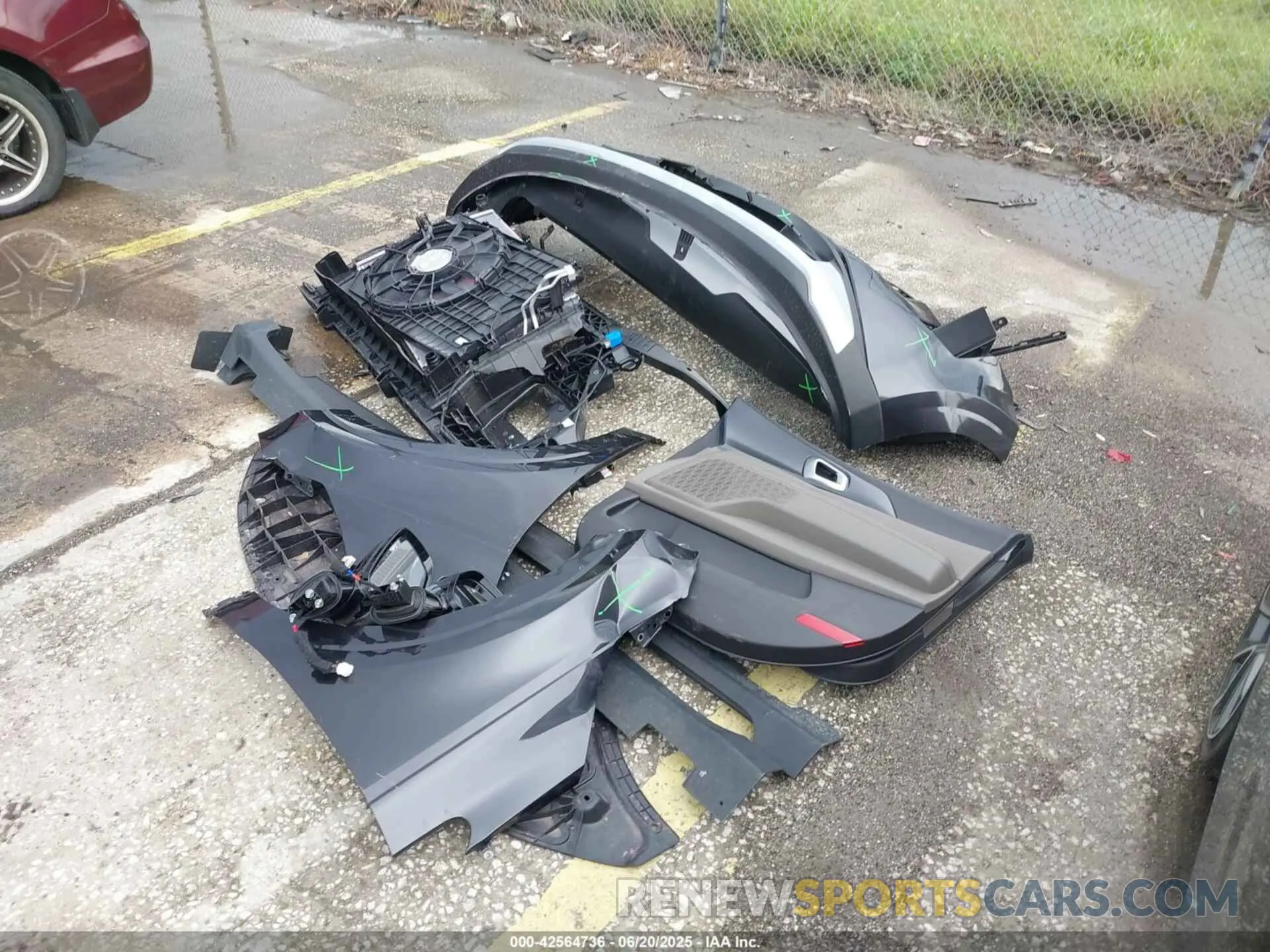 21 Photograph of a damaged car KNDNB5K37S6474094 KIA CARNIVAL MPV 2025