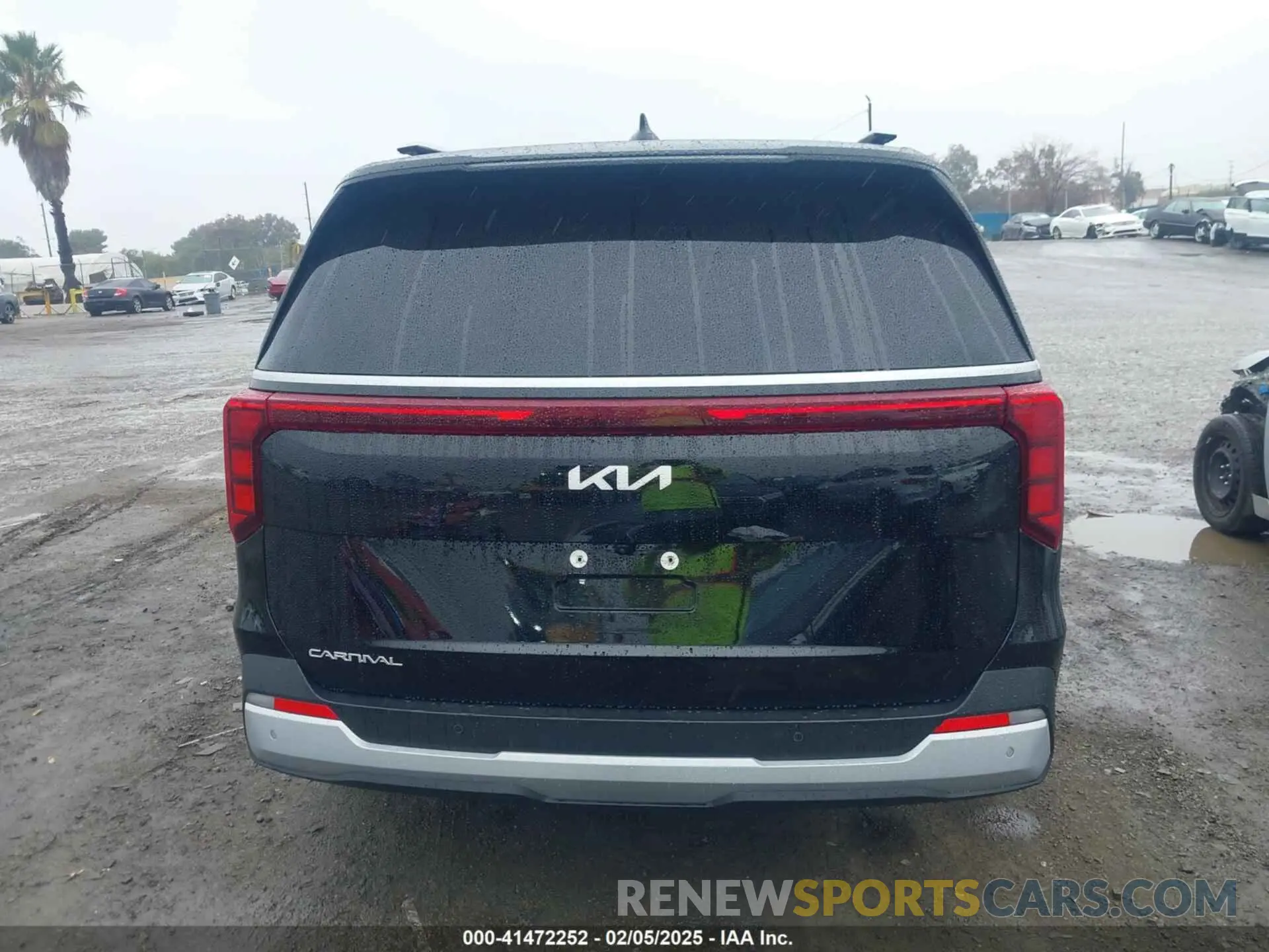 17 Photograph of a damaged car KNDNC5K32S6469477 KIA CARNIVAL MPV 2025