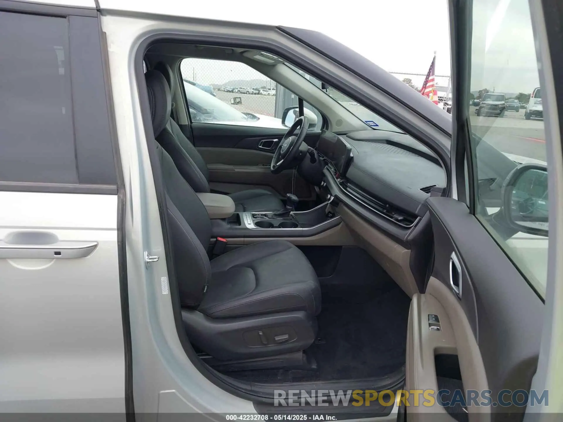 5 Photograph of a damaged car KNDNC5K34S6455967 KIA CARNIVAL MPV 2025