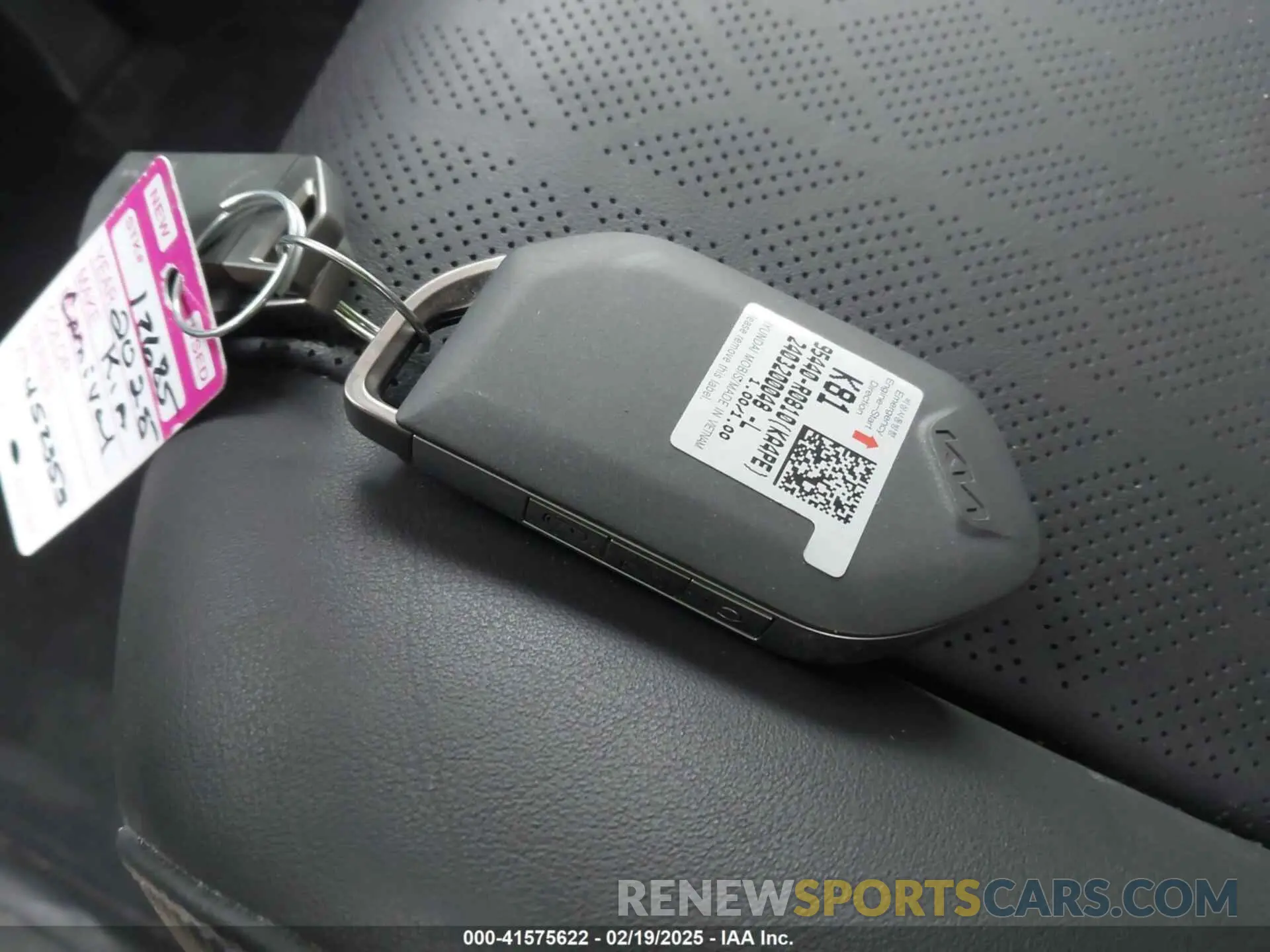 11 Photograph of a damaged car KNDNC5K39S6452353 KIA CARNIVAL MPV 2025