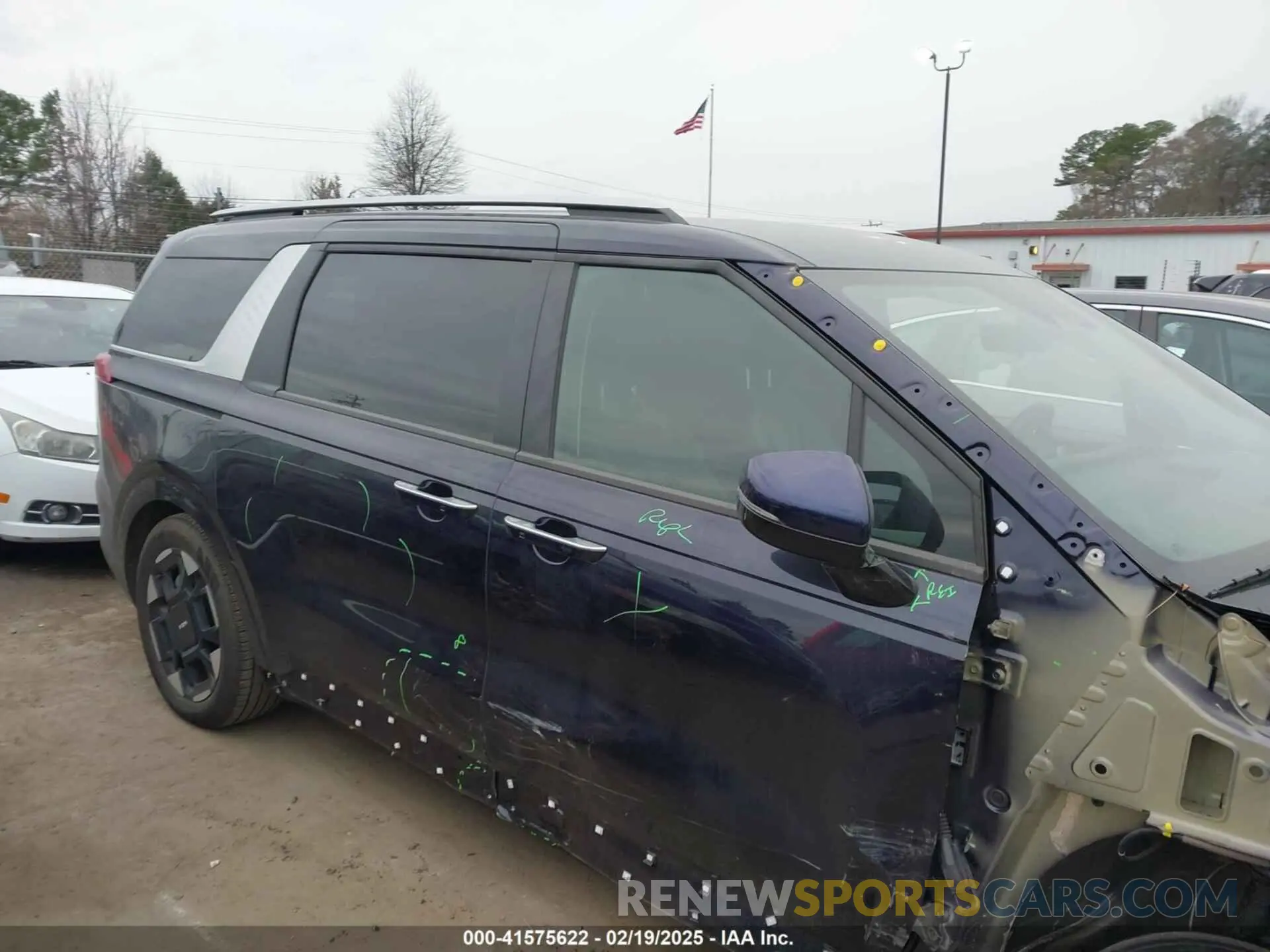 14 Photograph of a damaged car KNDNC5K39S6452353 KIA CARNIVAL MPV 2025