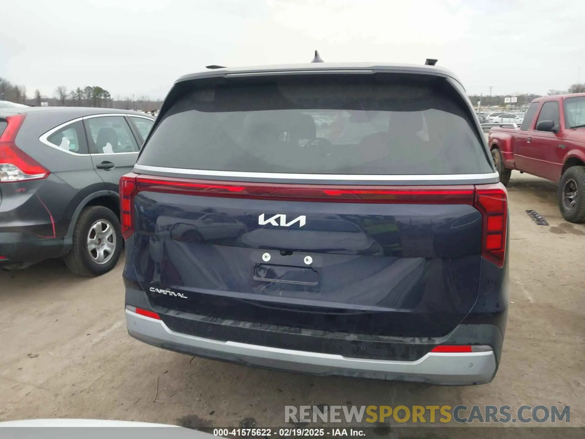 17 Photograph of a damaged car KNDNC5K39S6452353 KIA CARNIVAL MPV 2025