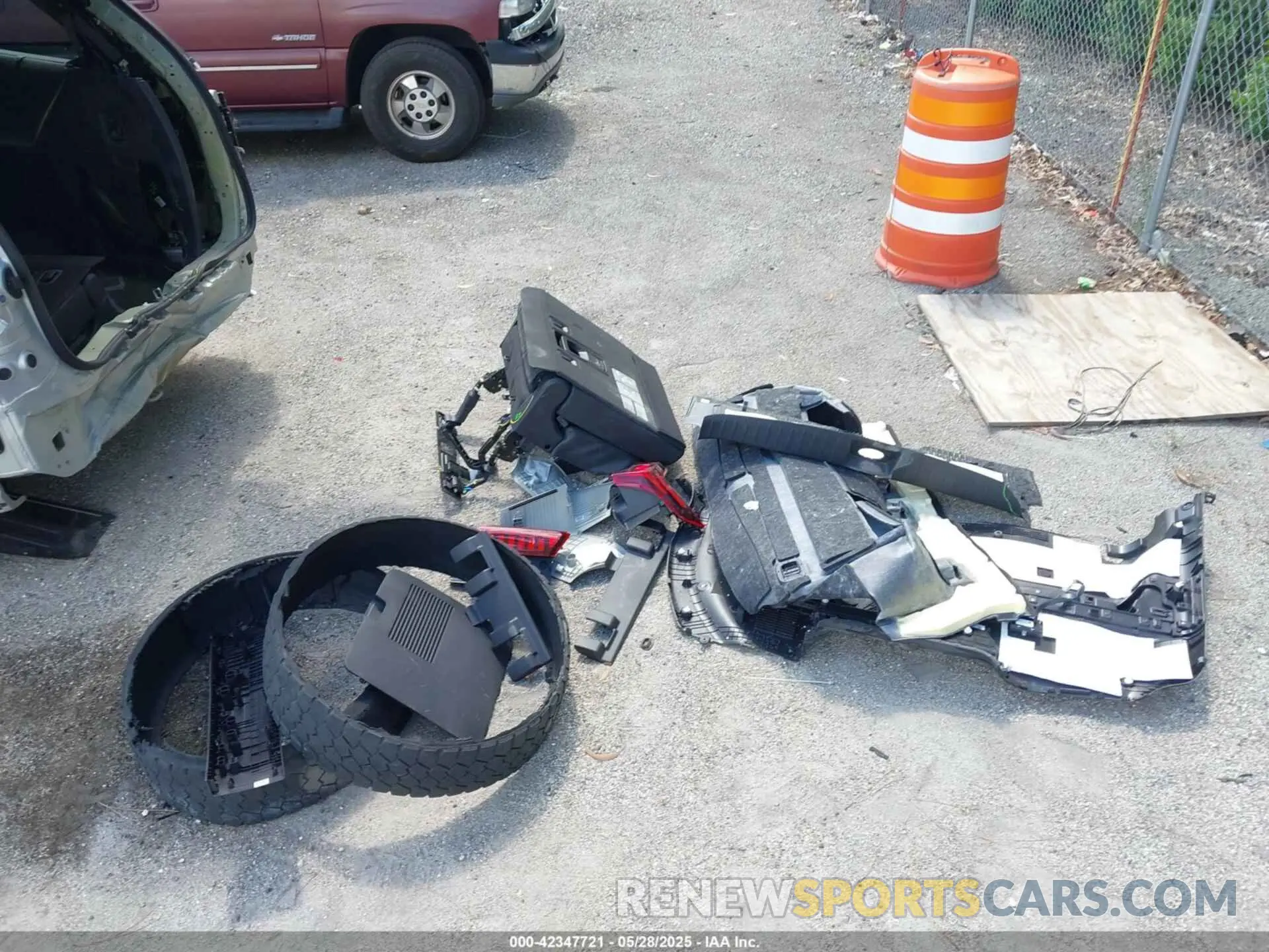 12 Photograph of a damaged car KNDNE5K30S6458925 KIA CARNIVAL MPV 2025
