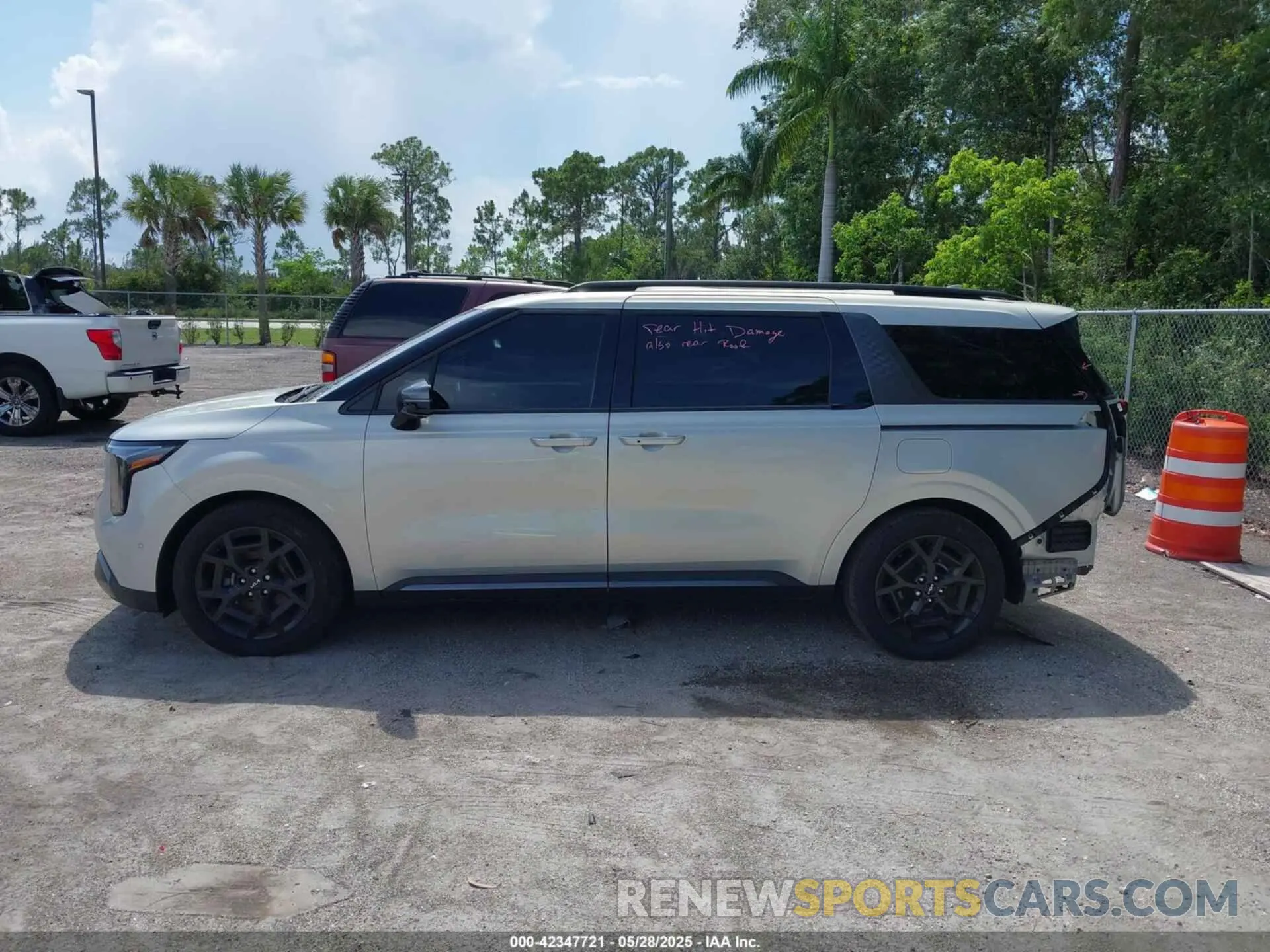 15 Photograph of a damaged car KNDNE5K30S6458925 KIA CARNIVAL MPV 2025