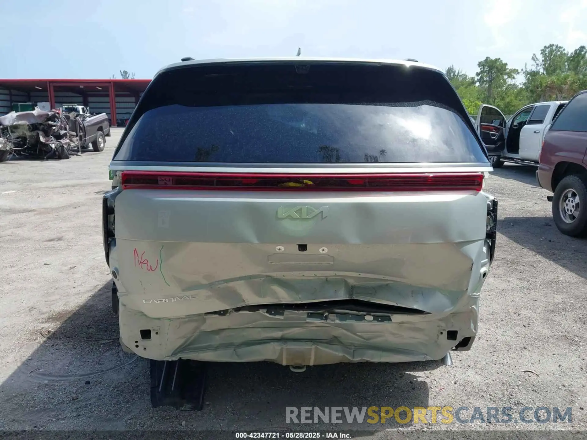 17 Photograph of a damaged car KNDNE5K30S6458925 KIA CARNIVAL MPV 2025