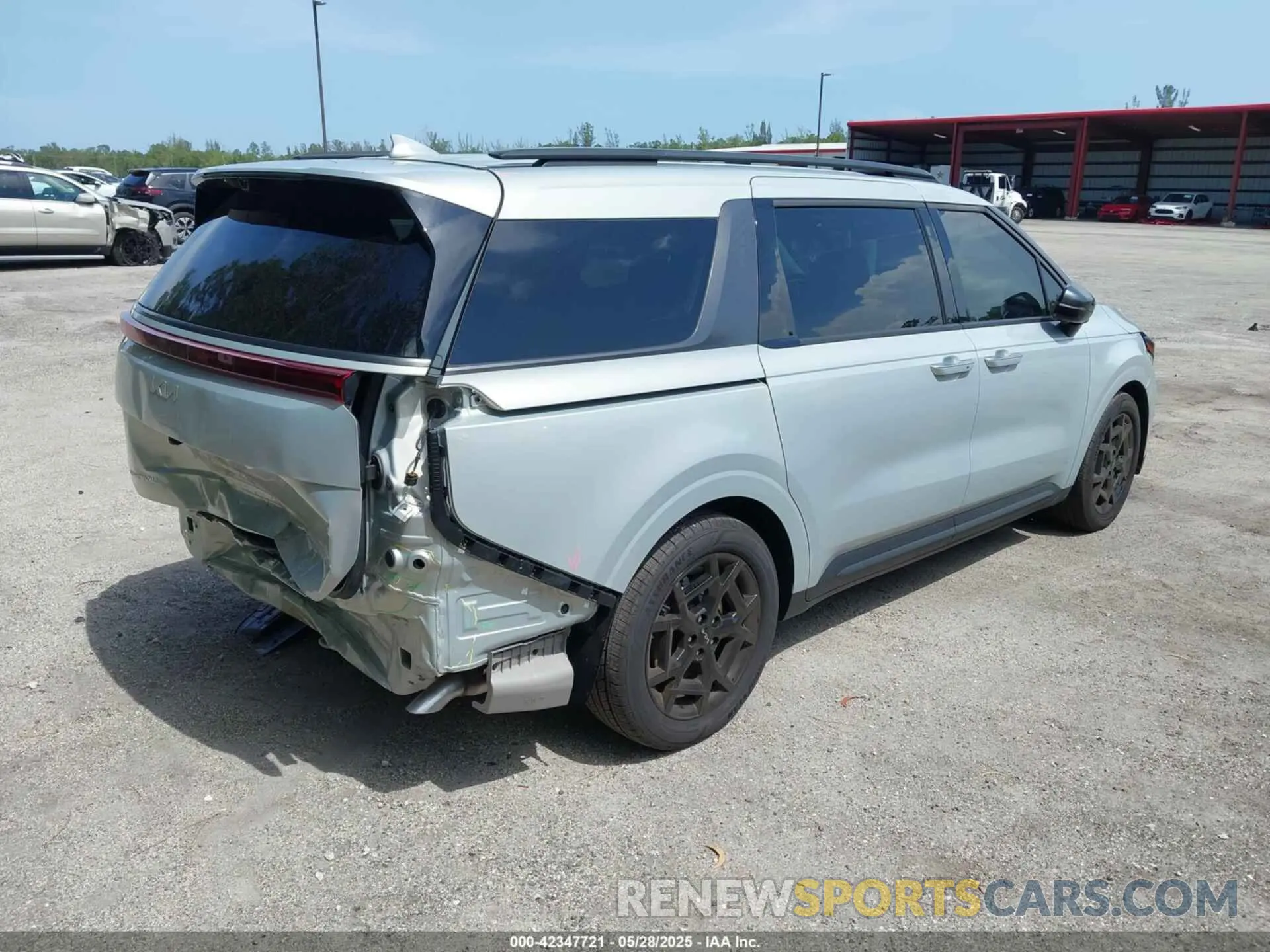 4 Photograph of a damaged car KNDNE5K30S6458925 KIA CARNIVAL MPV 2025