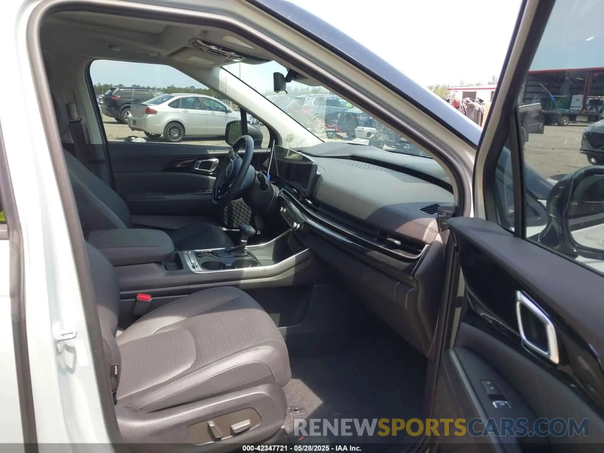 5 Photograph of a damaged car KNDNE5K30S6458925 KIA CARNIVAL MPV 2025