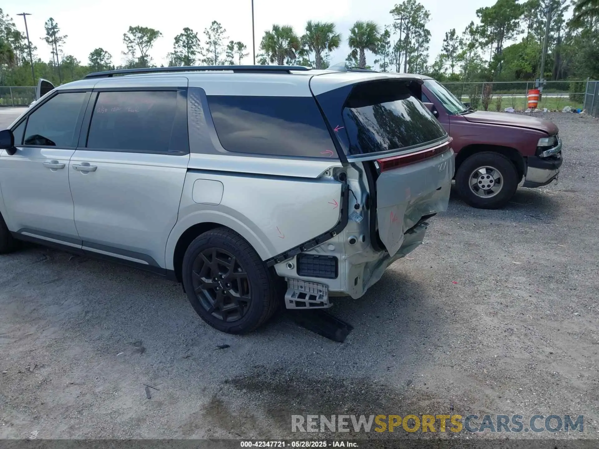 6 Photograph of a damaged car KNDNE5K30S6458925 KIA CARNIVAL MPV 2025