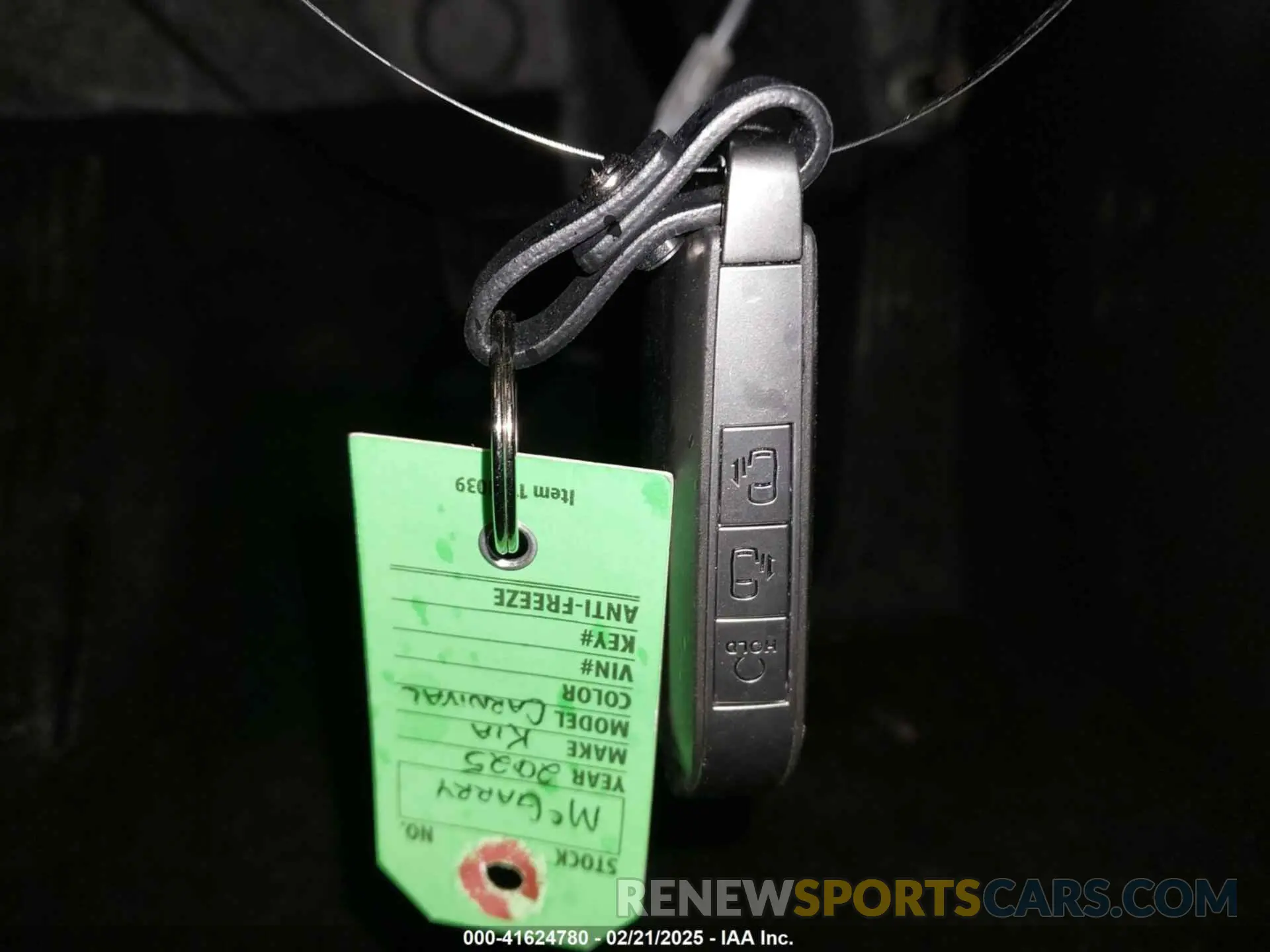 11 Photograph of a damaged car KNDNE5K33S6467800 KIA CARNIVAL MPV 2025