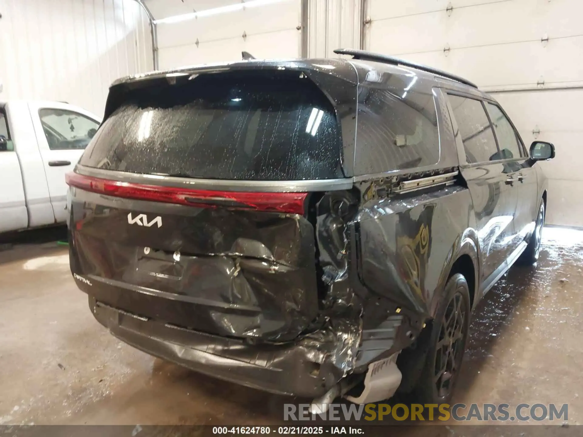 4 Photograph of a damaged car KNDNE5K33S6467800 KIA CARNIVAL MPV 2025