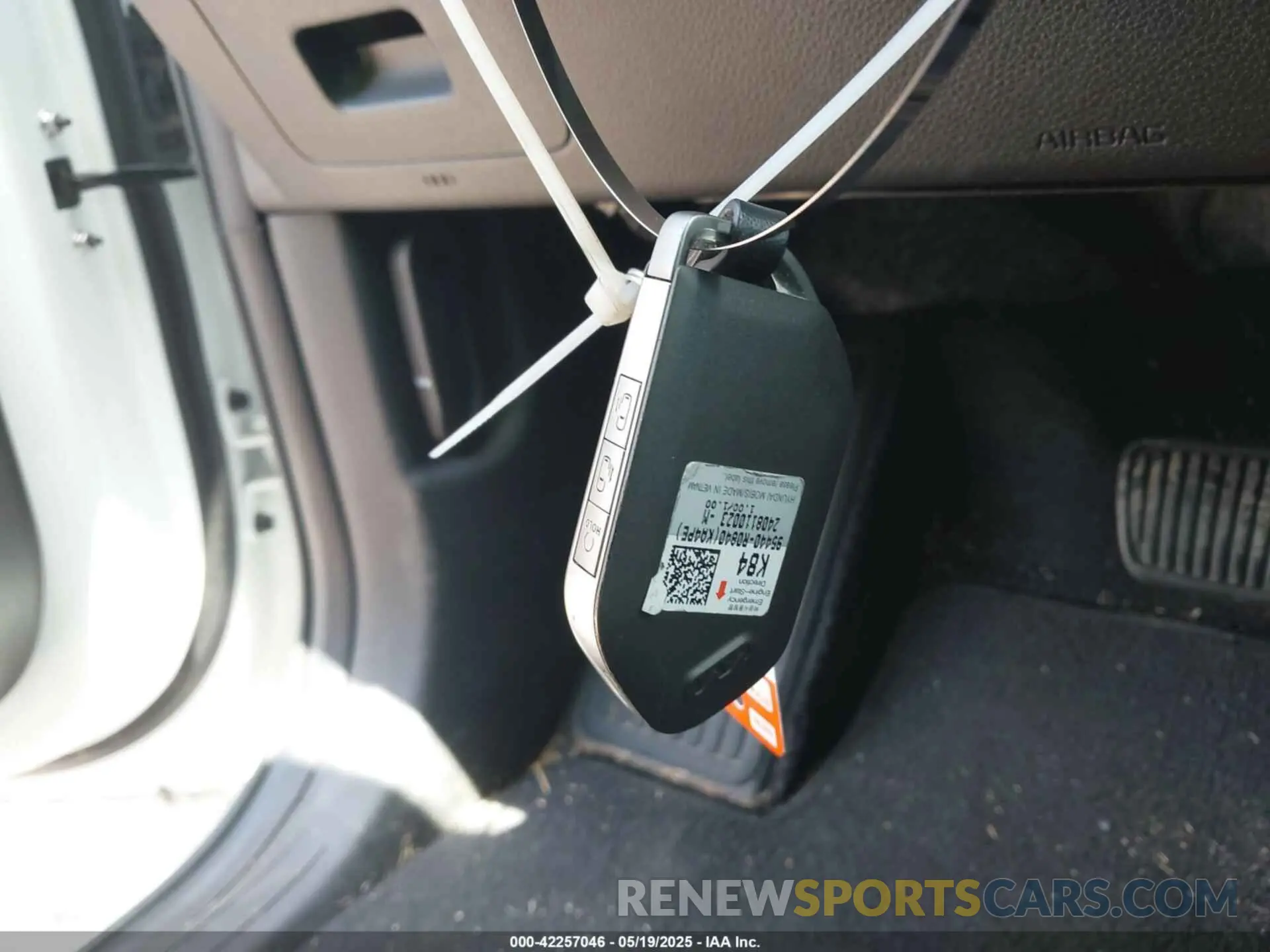 11 Photograph of a damaged car KNDNE5K34S6492592 KIA CARNIVAL MPV 2025